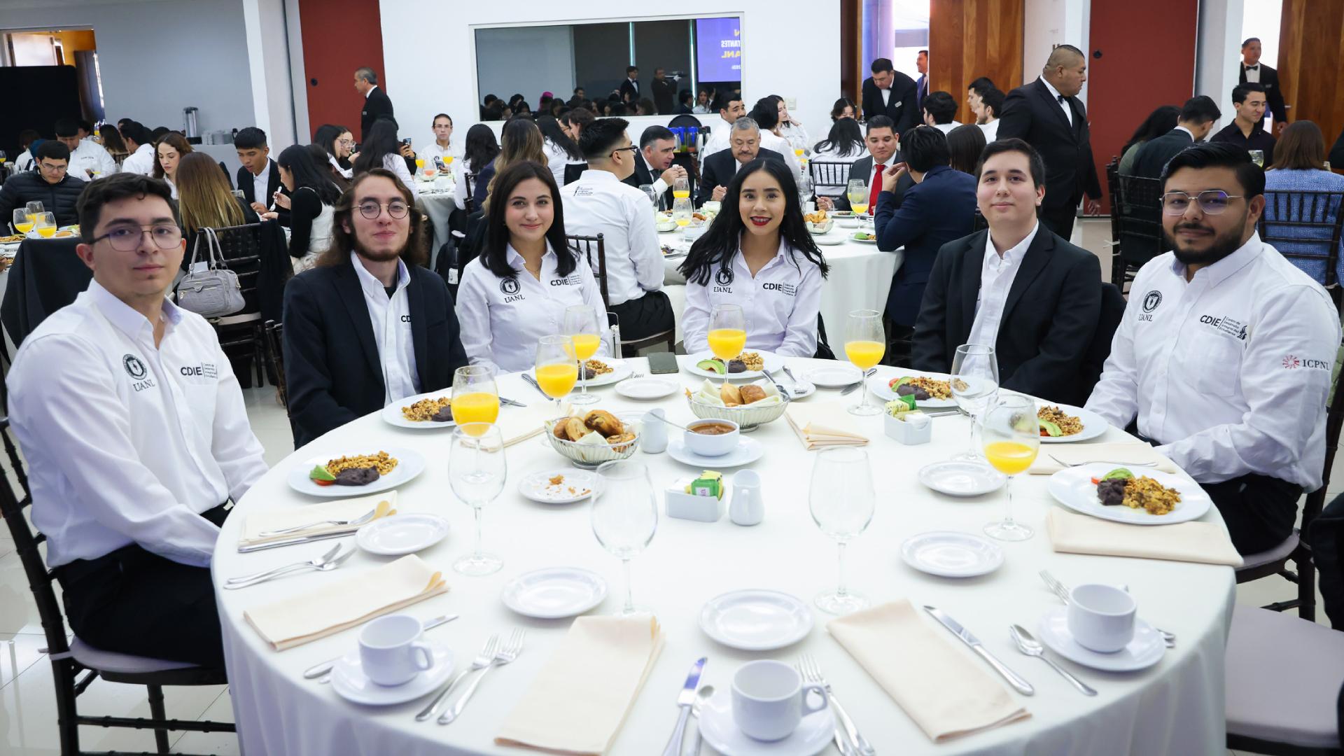 Ratifica Rector apoyo a grupos estudiantiles