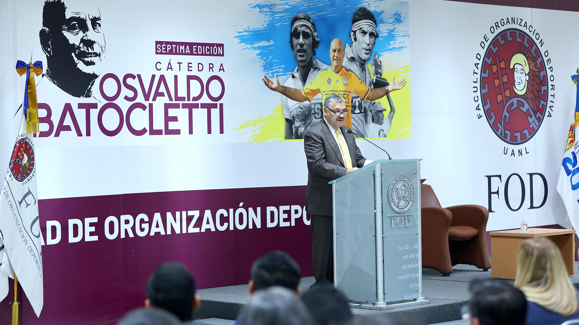 Aconseja David Faitelson creatividad e ingenio a jóvenes periodistas