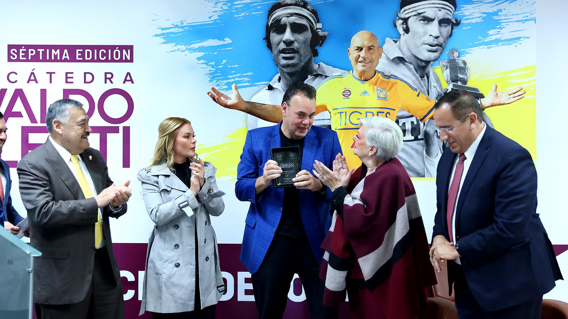 Aconseja David Faitelson creatividad e ingenio a jóvenes periodistas