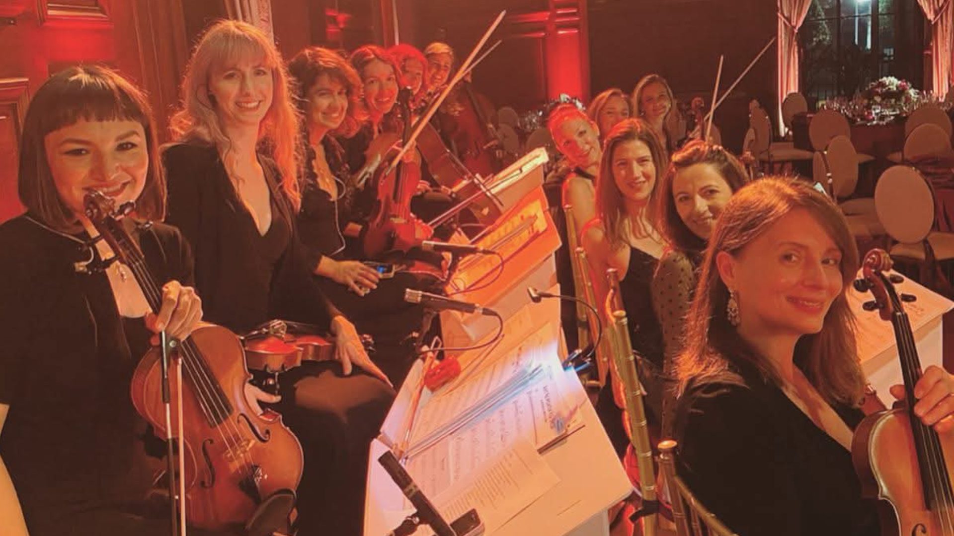 Exviolinista de la OSUANL brilla en show del medio tiempo del Súper Tazón