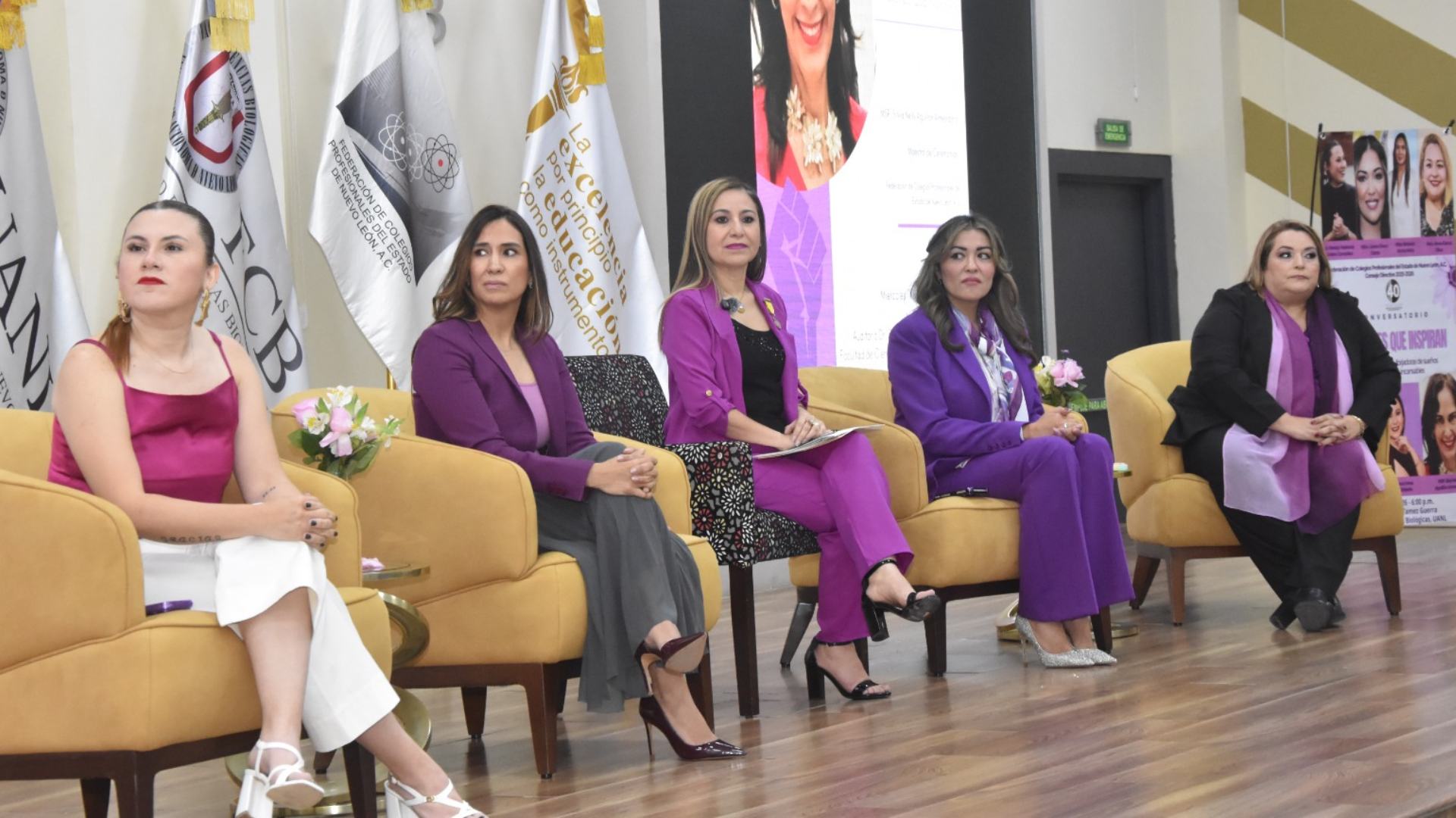 Realizan conversatorio de mujeres que inspiran