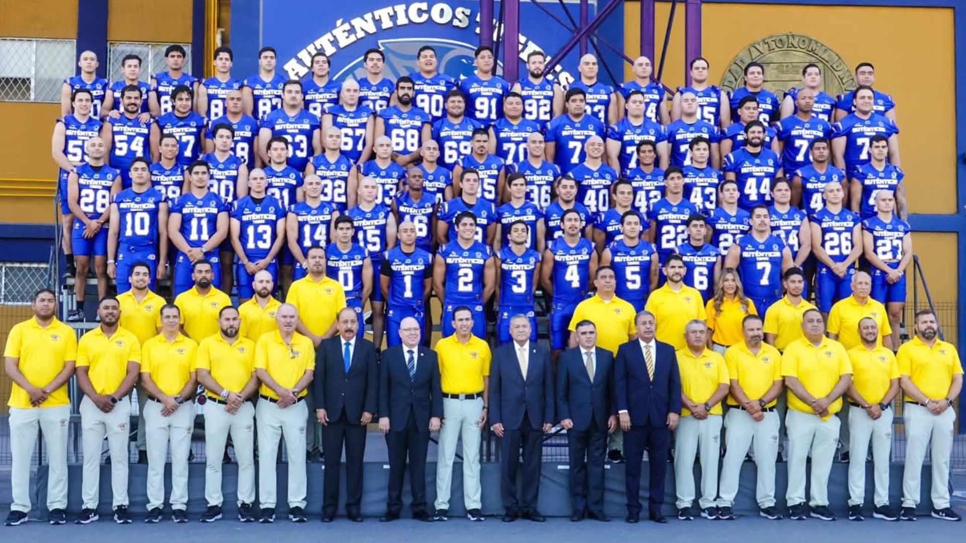 Hace historia con Auténticos Tigres primera coach de receptores