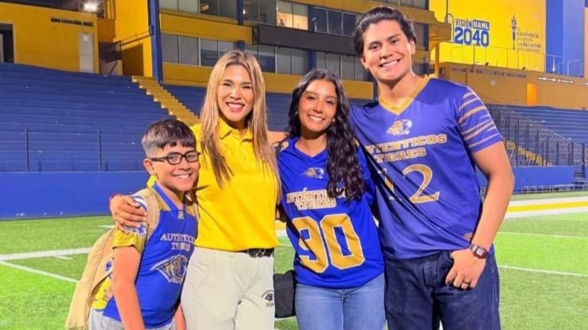 Hace historia con Auténticos Tigres primera coach de receptores