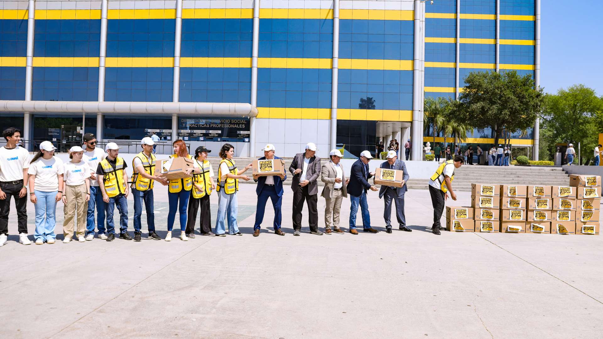 Se solidarizan estudiantes con comunidades de Nuevo León