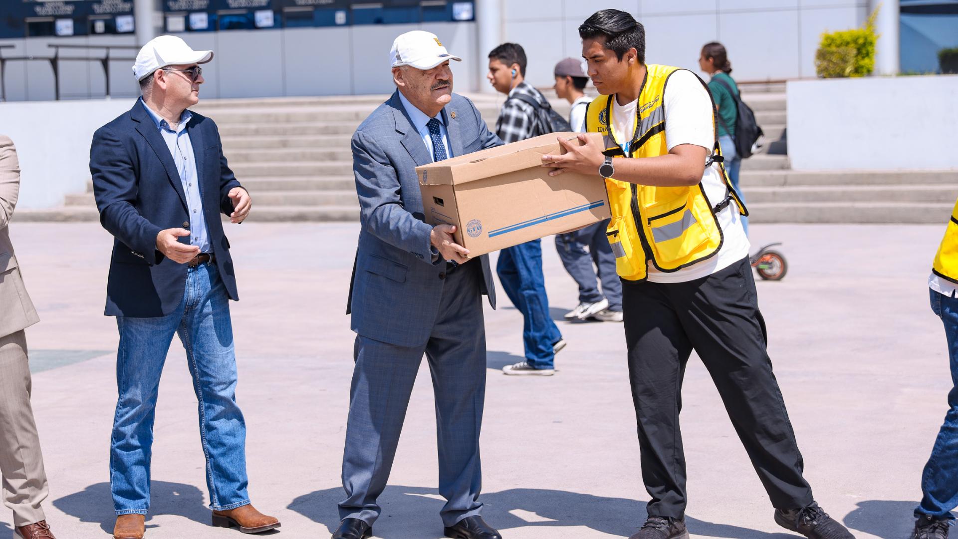Se solidarizan estudiantes con comunidades de Nuevo León