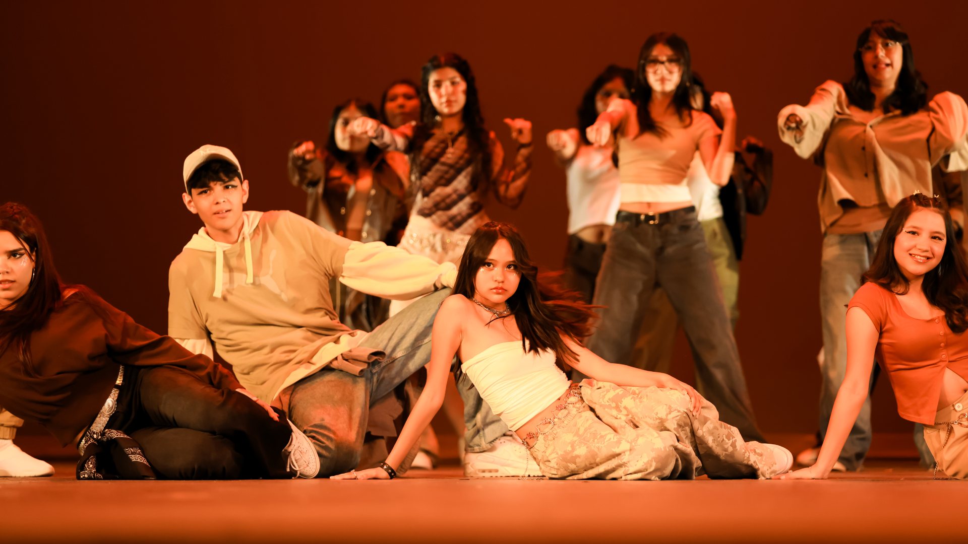 Estudiantes de la UANL brillan en muestra de danza