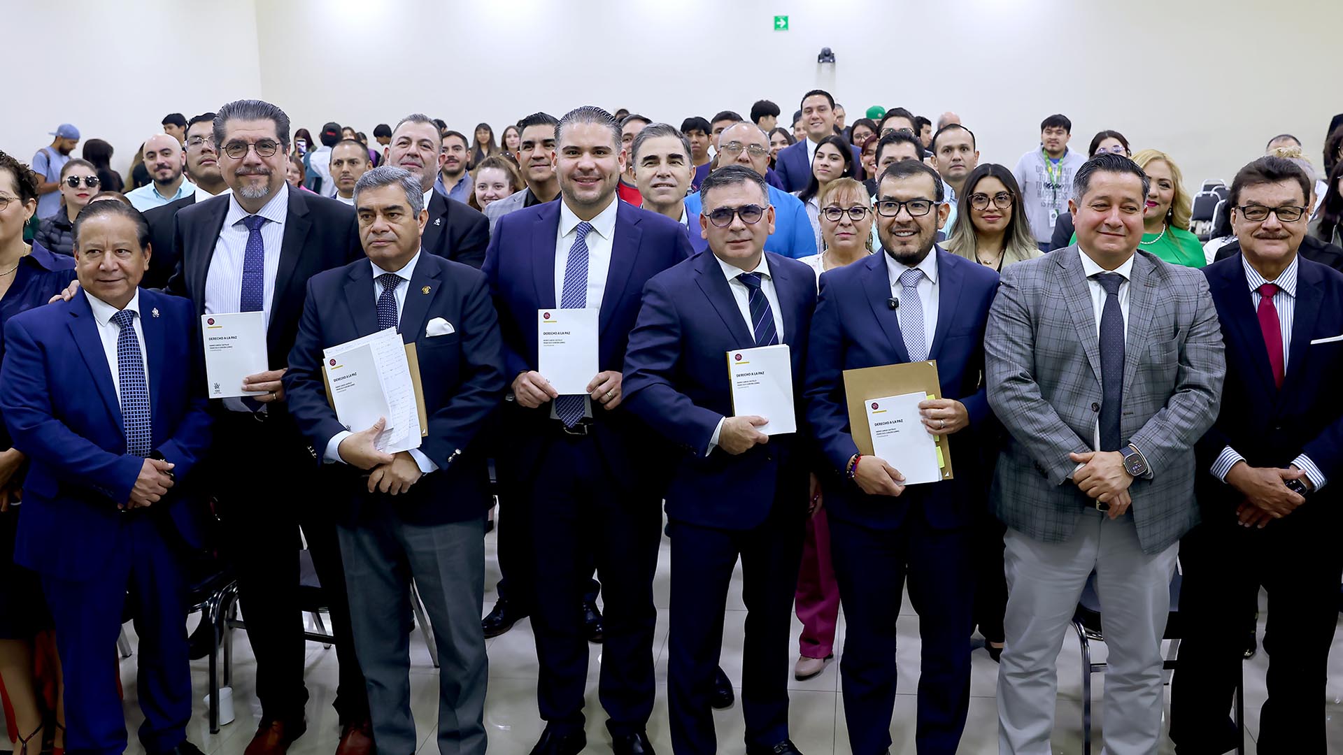 Presentan en FACDYC libro "Derecho a la paz"