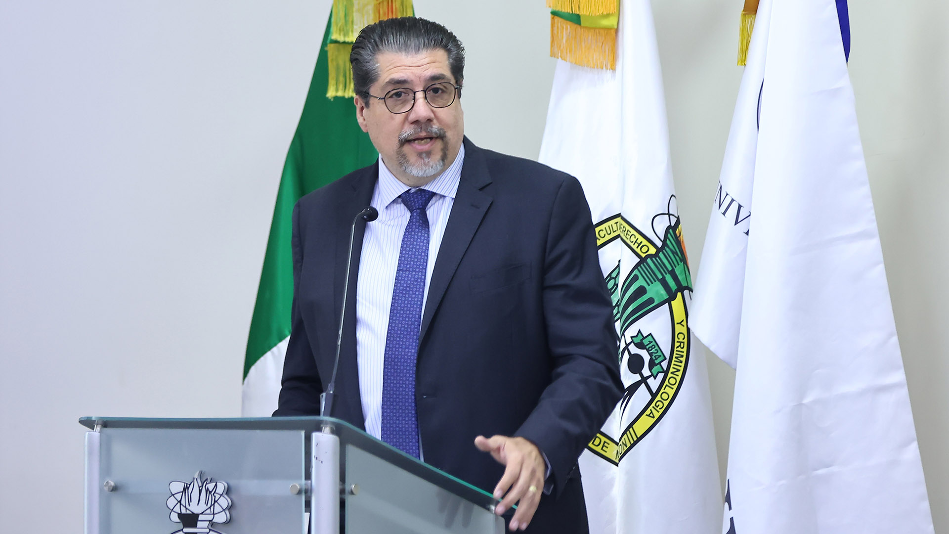 Presentan en FACDYC libro "Derecho a la paz"