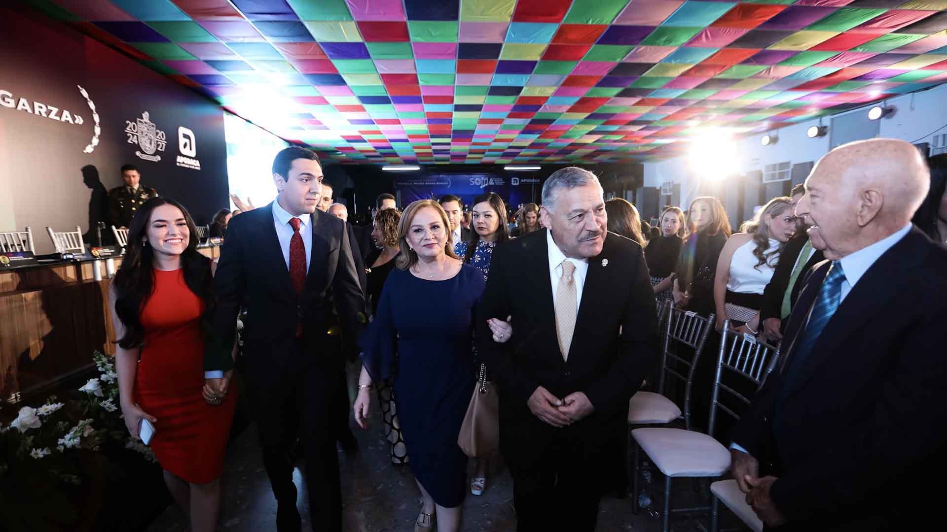 Rector de la UANL recibe medalla al Mérito Cívico Moisés Sáenz