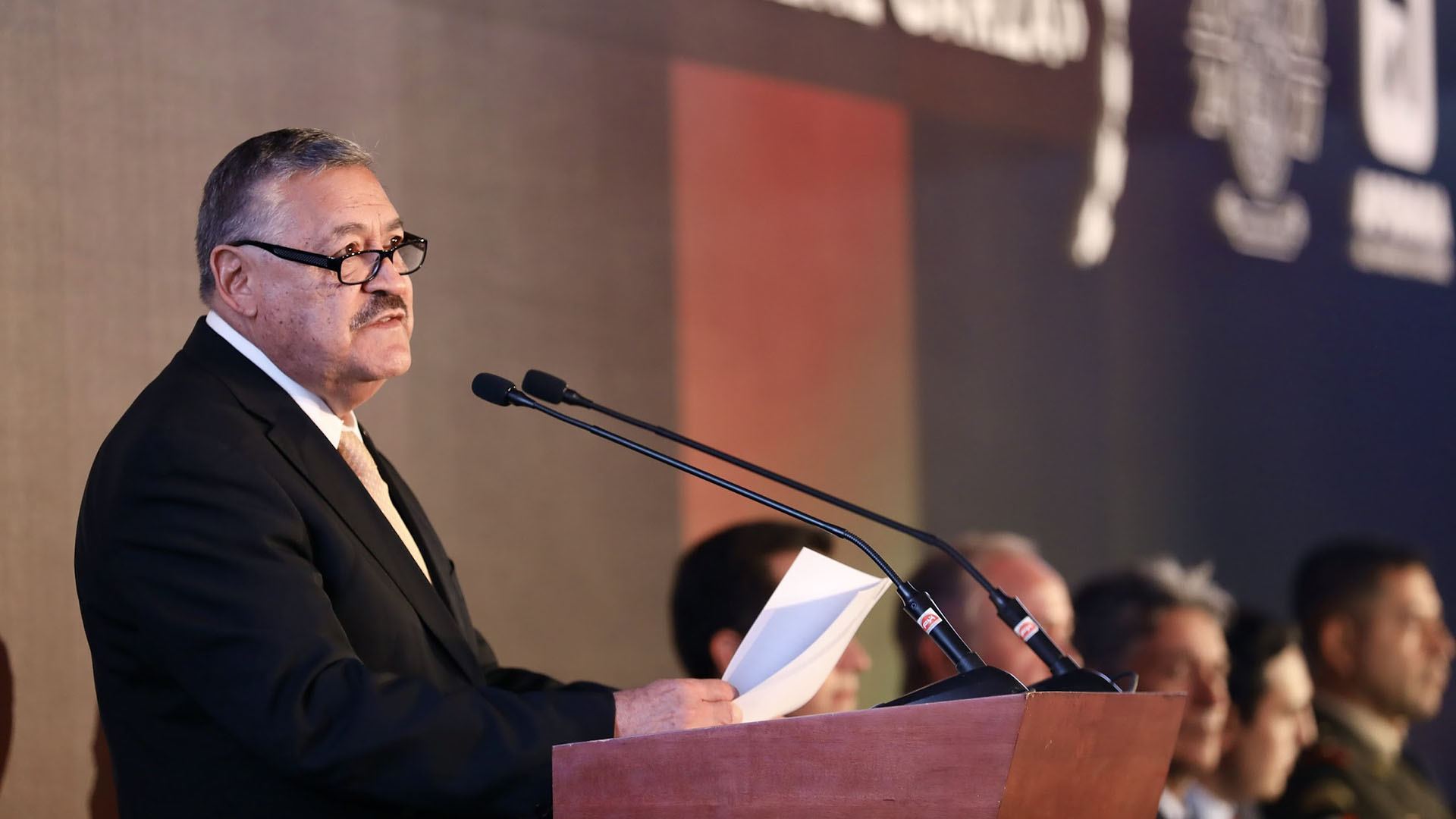 Rector de la UANL recibe medalla al Mérito Cívico Moisés Sáenz
