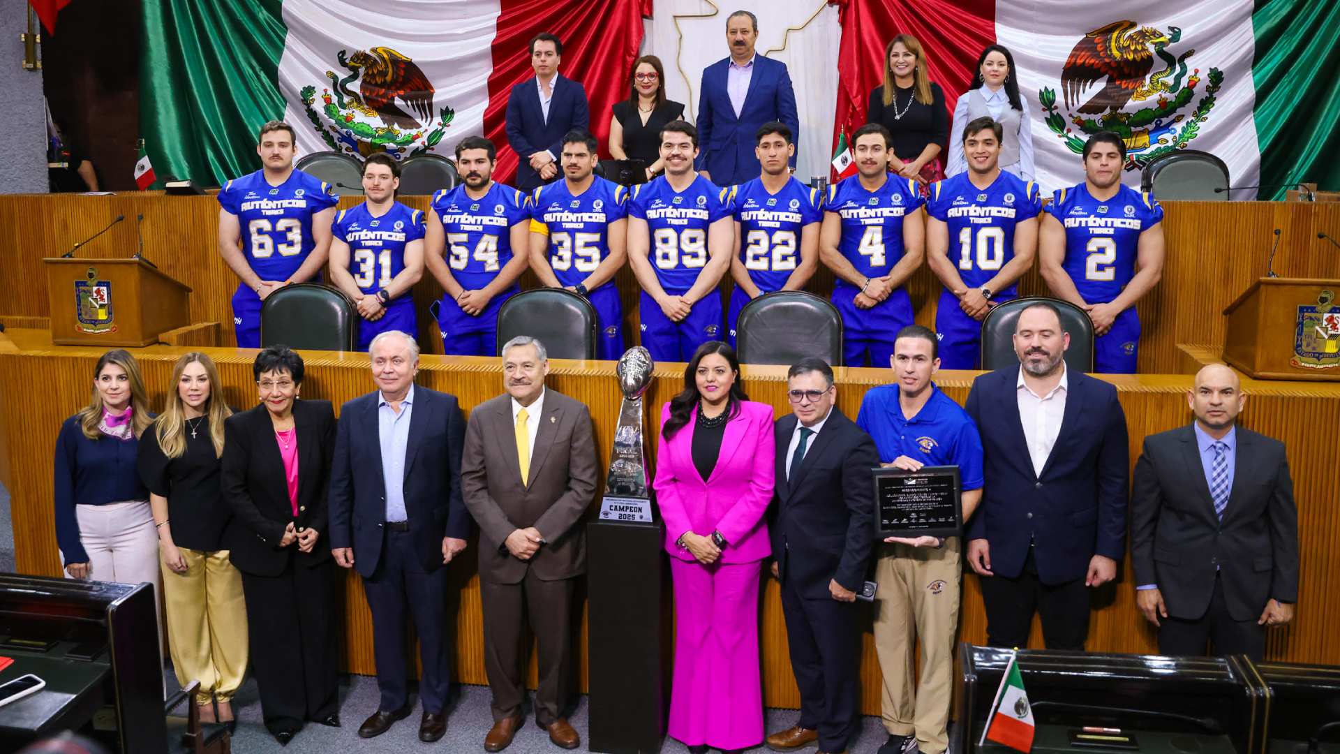 Congreso de Nuevo León reconoce a los Auténticos Tigres campeones