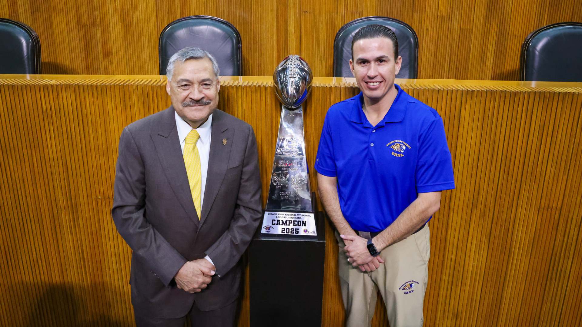 Congreso de Nuevo León reconoce a los Auténticos Tigres campeones