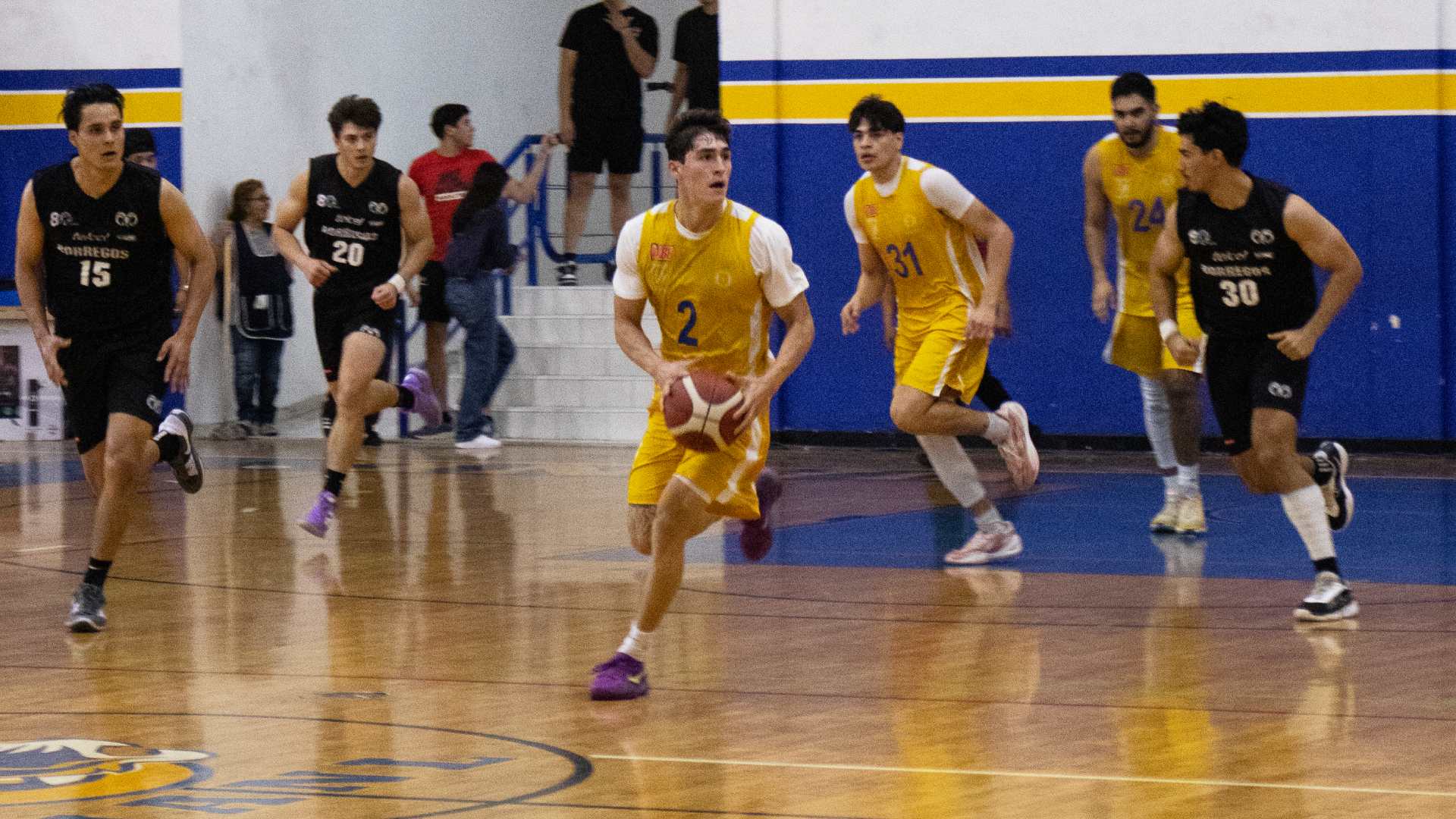 Gana Tigres clásico estudiantil de basquetbol