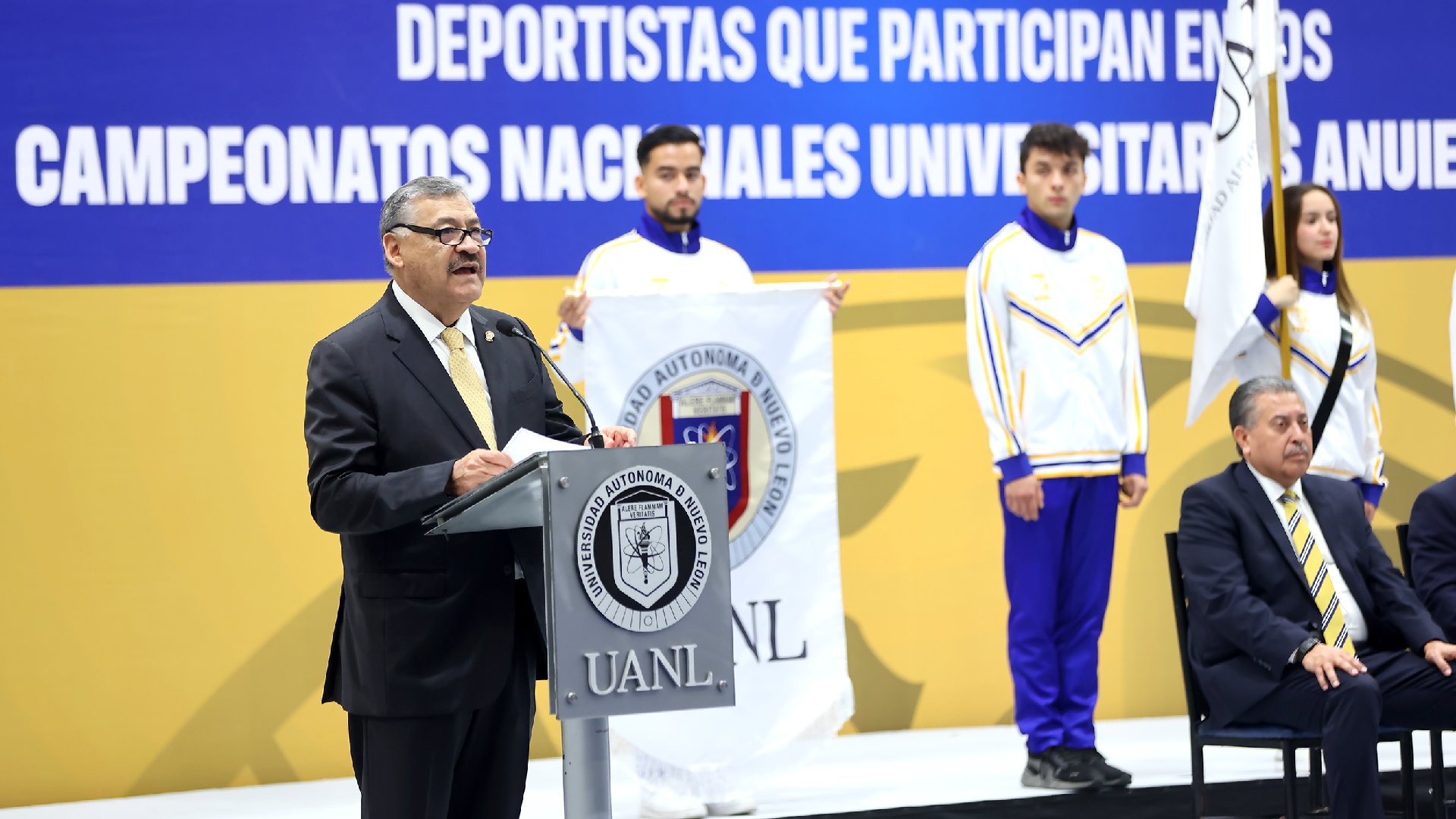 Abandera Rector a deportistas UANL rumbo a Campeonatos Nacionales ANUIES 2026