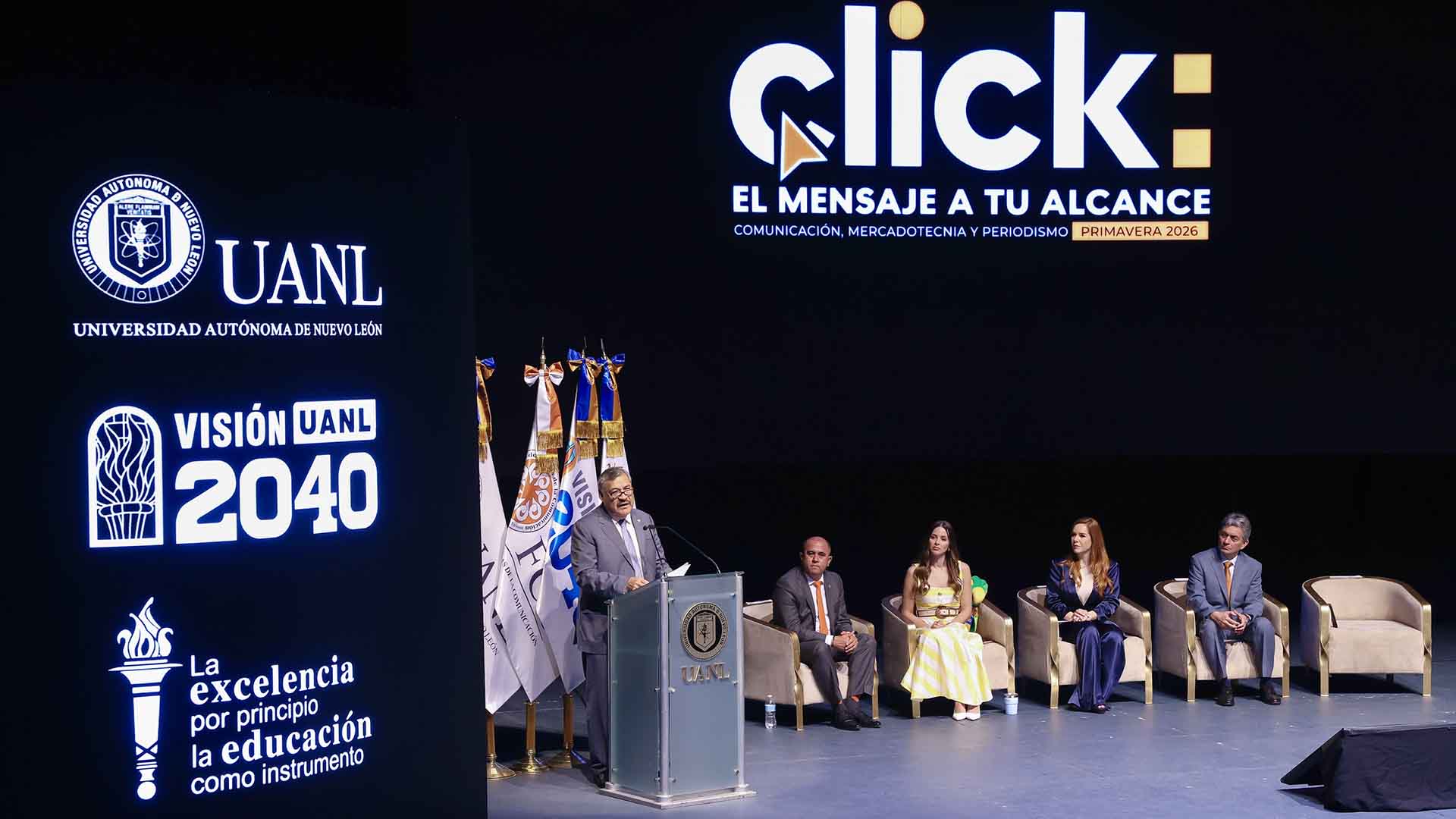 Comparten experiencias laborales personalidades de la comunicación