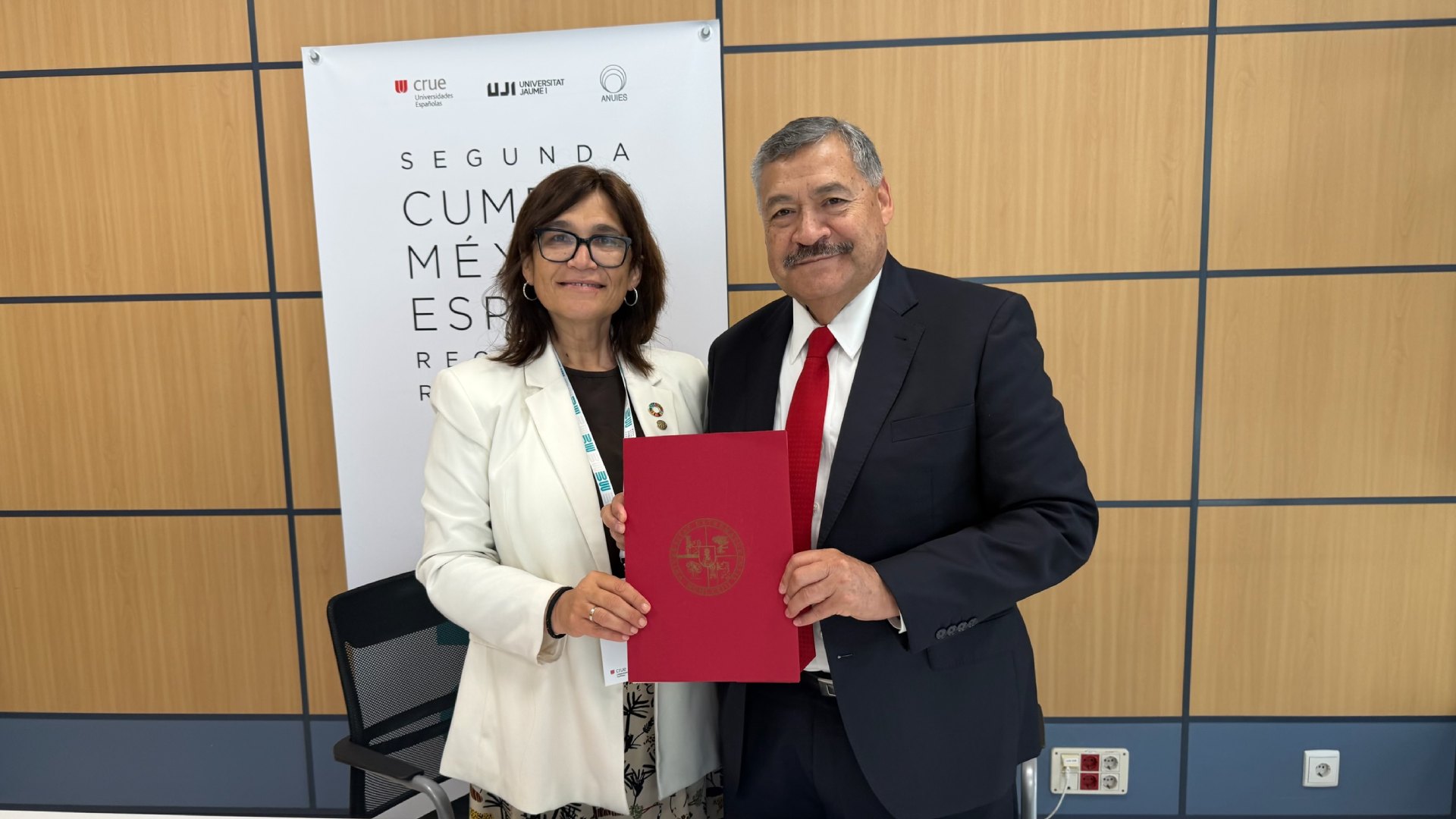 Participa Santos Guzmán en cumbre de rectores de México y España