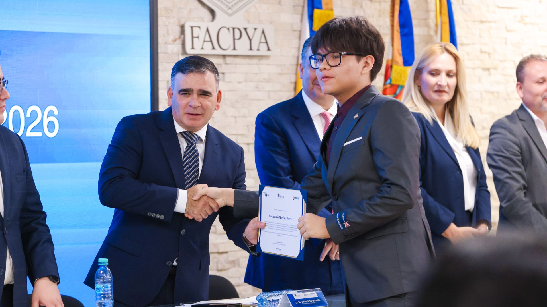 Organizan fundaciones BBVA y UANL encuentro con estudiantes