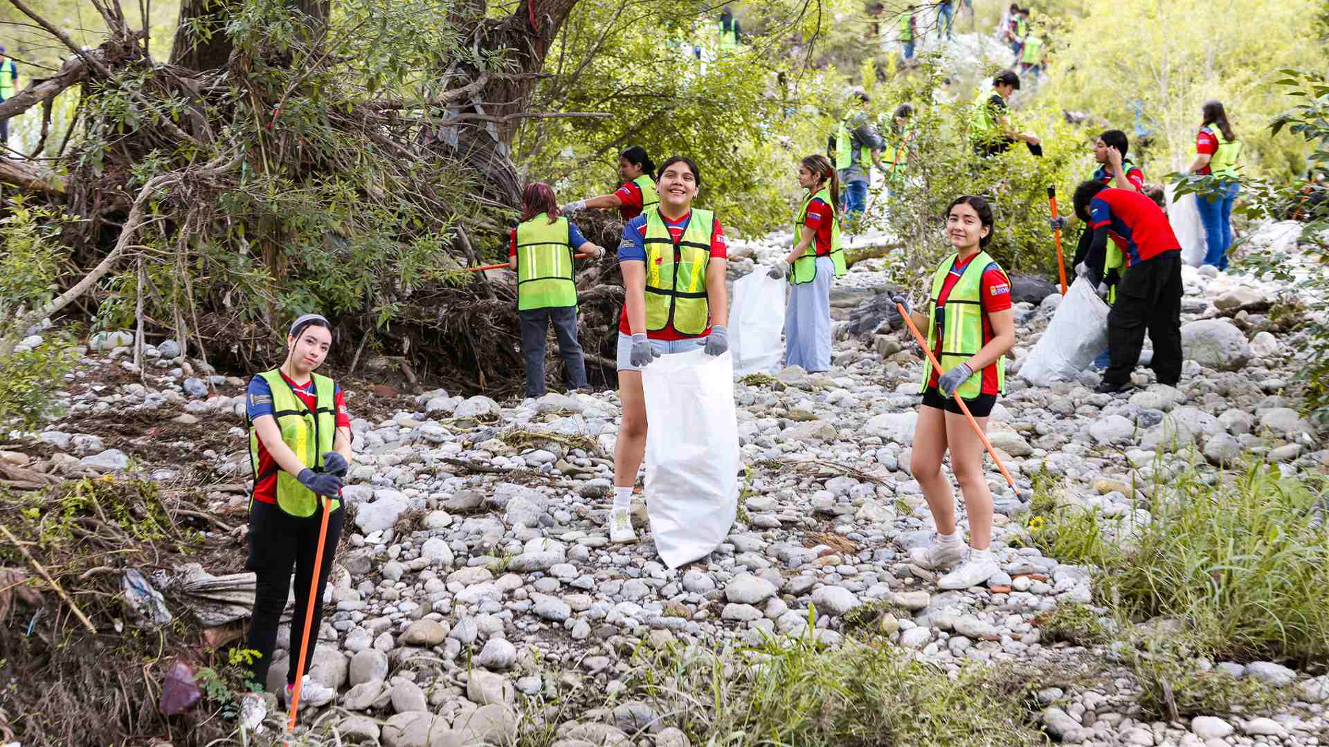 UANL realiza jornada ambiental en el Río La Silla