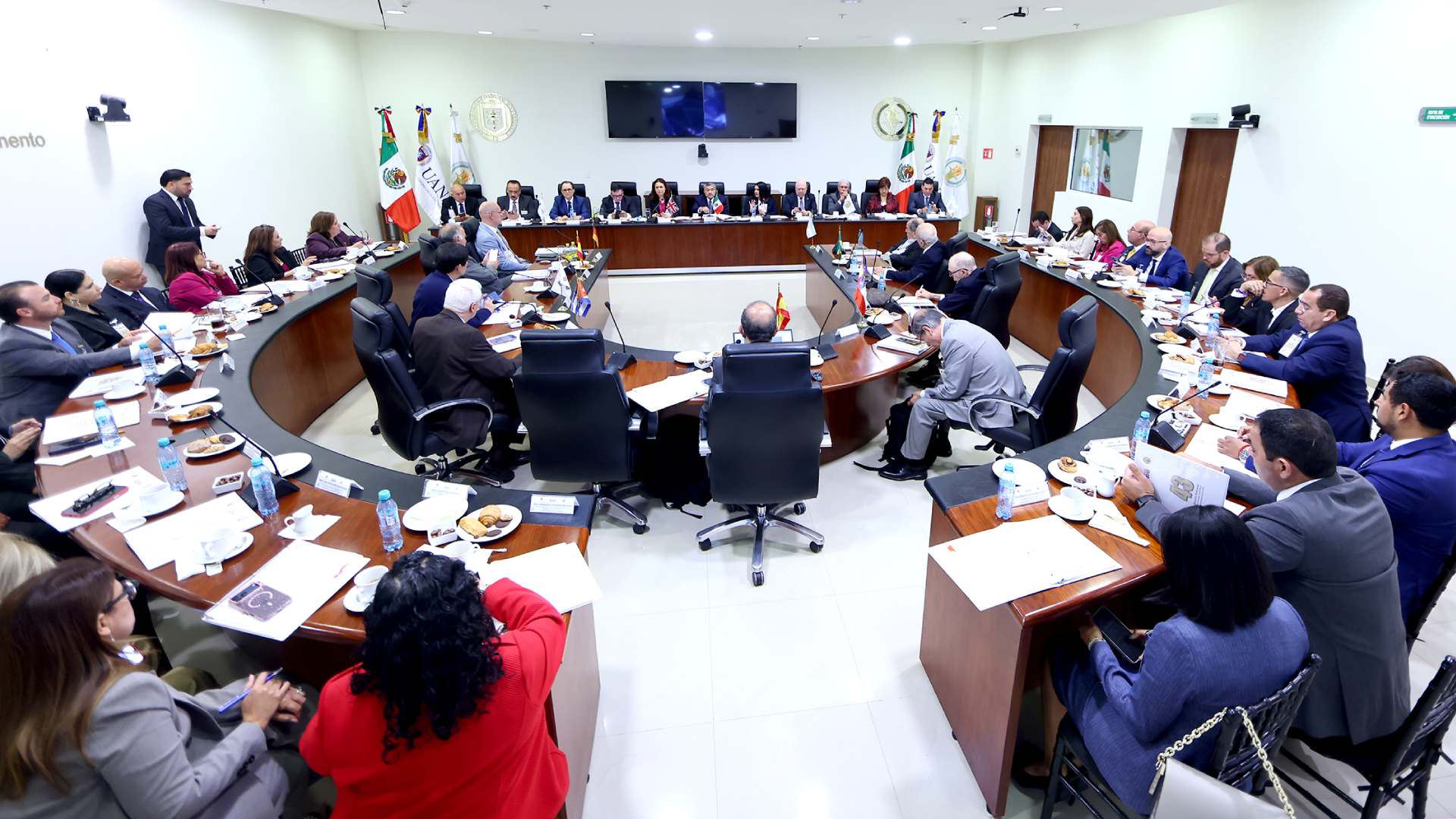 Encabeza Rector reunión del Consejo Consultivo Internacional