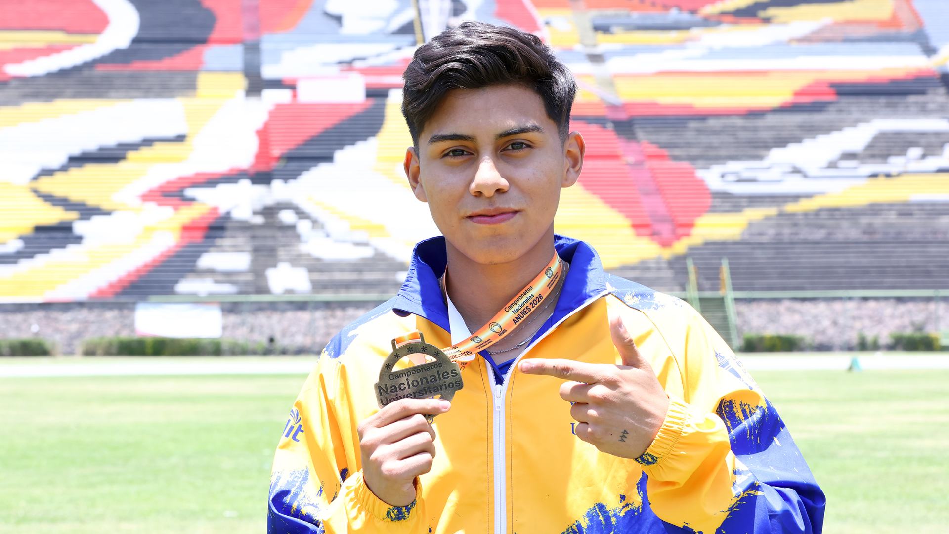 ¡1,2,3 Tigres! Atletas de la UANL suben al podio de lanzamiento de jabalina