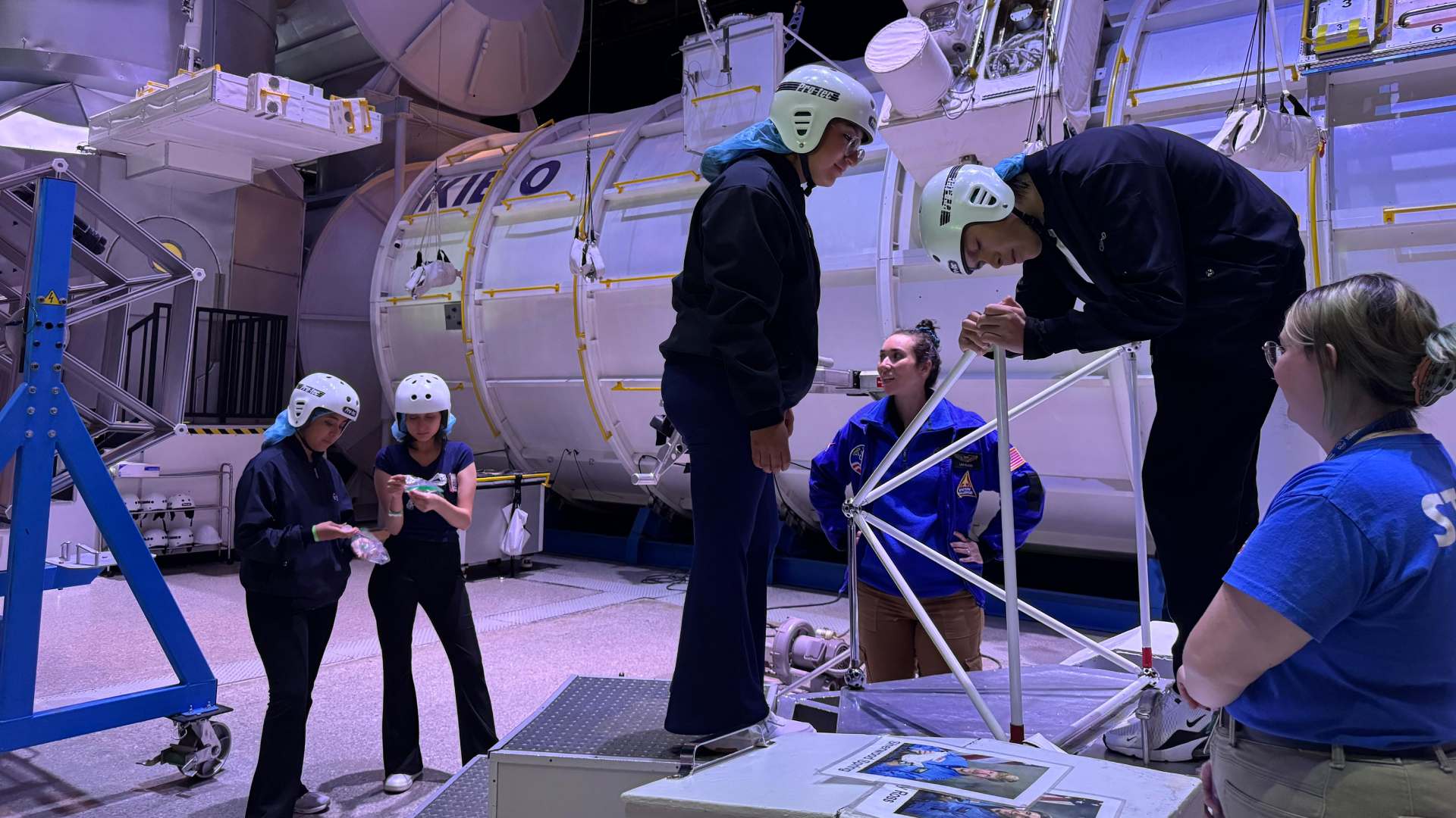 Viajan a la NASA estudiantes de bachillerato UANL