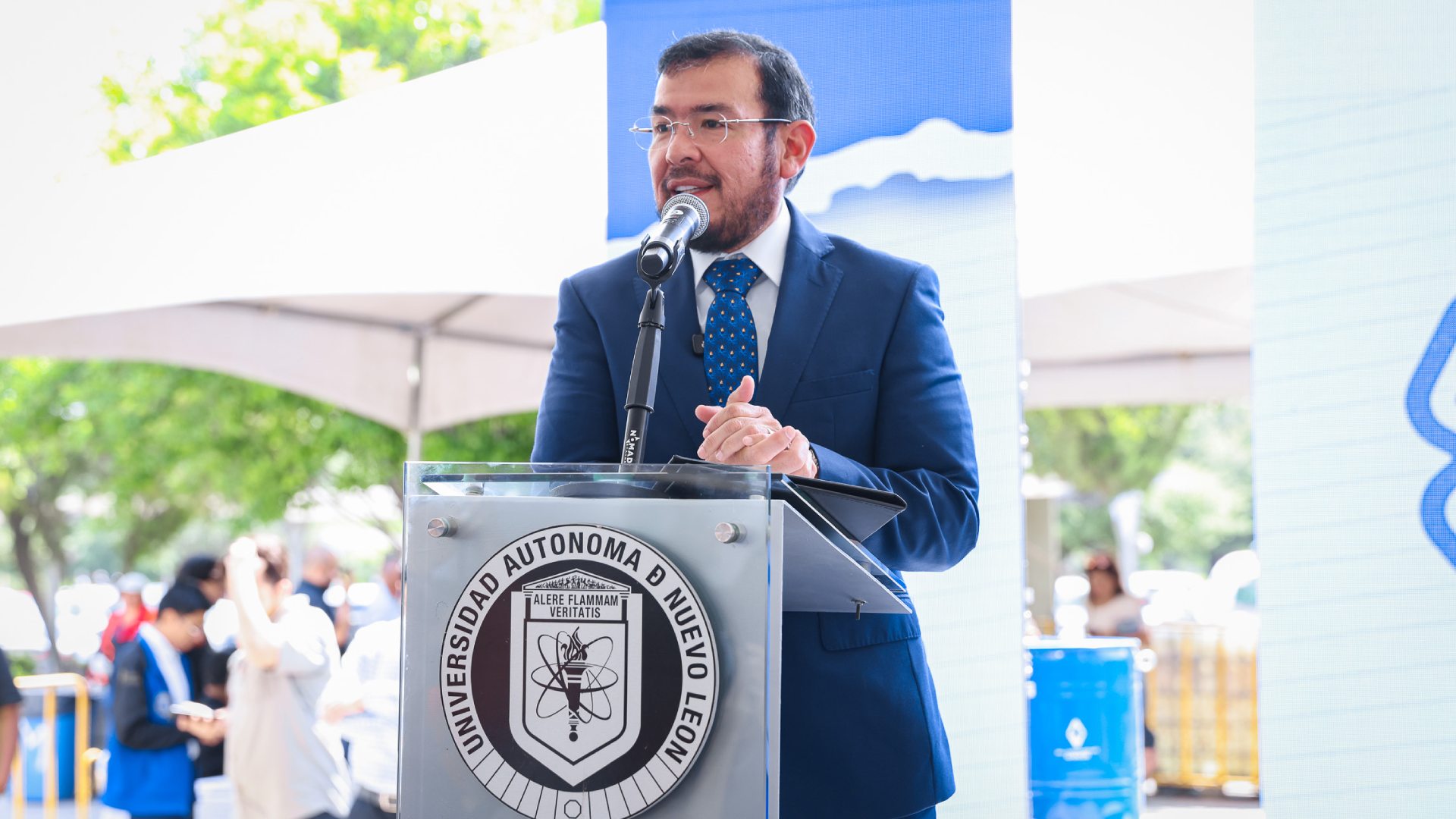 Impulsa UANL vinculación con empresas en Feria Laboral 2026