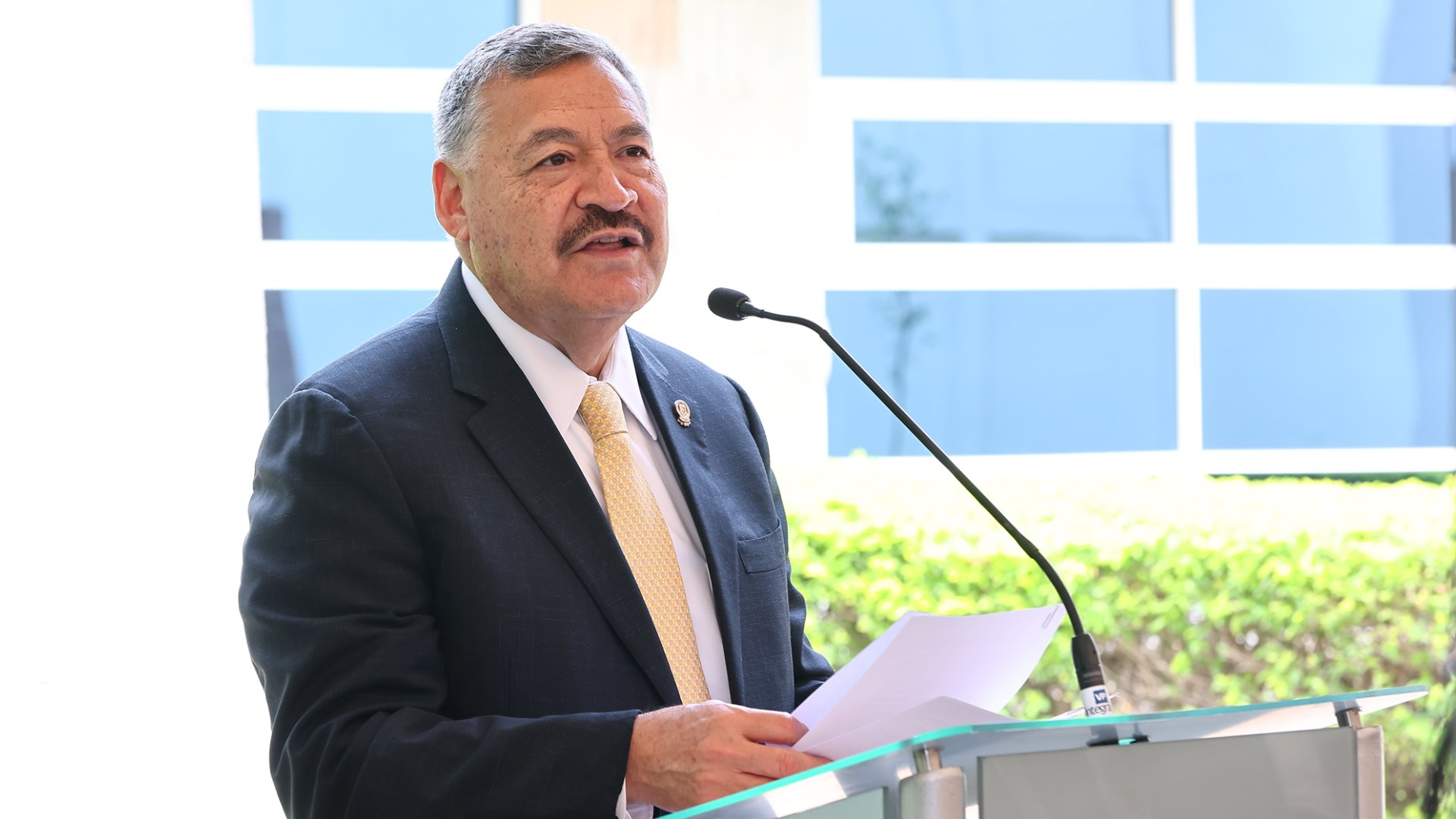 Resaltan calidad literaria y humanista de Reyes en guardia en su honor