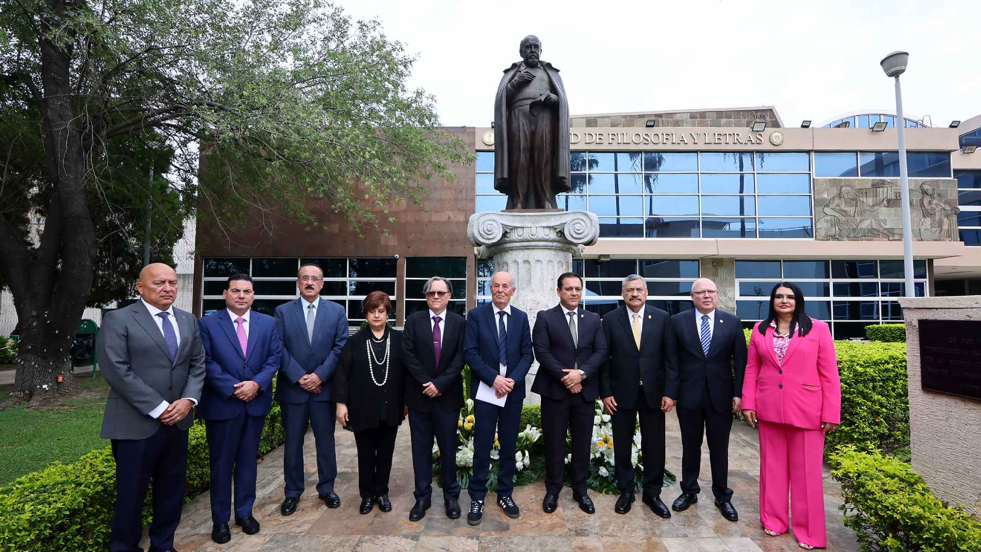 Resaltan calidad literaria y humanista de Reyes en guardia en su honor