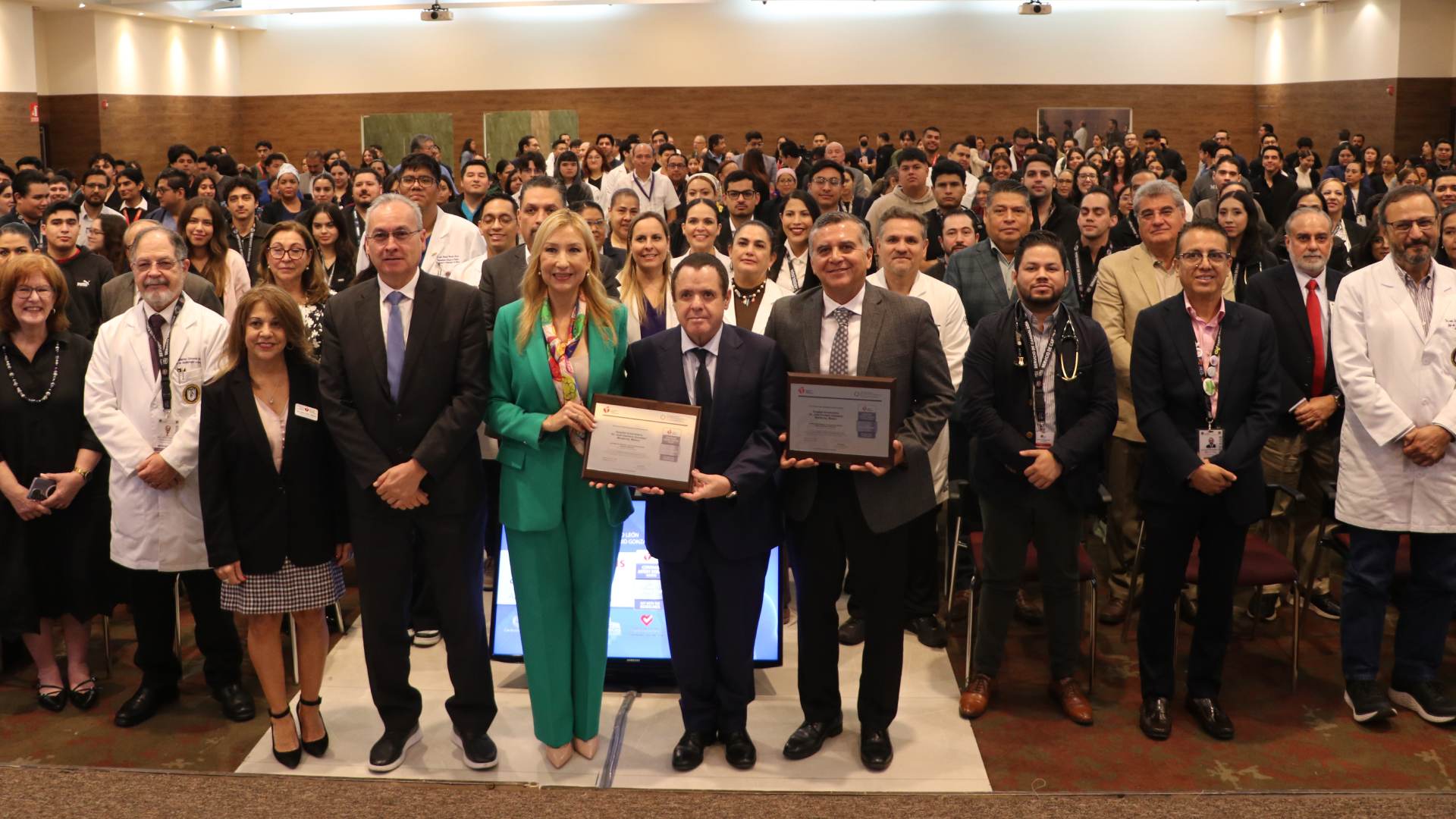 Distinguen capacidad de respuesta y atención de excelencia de HU con Premio Silver Plus