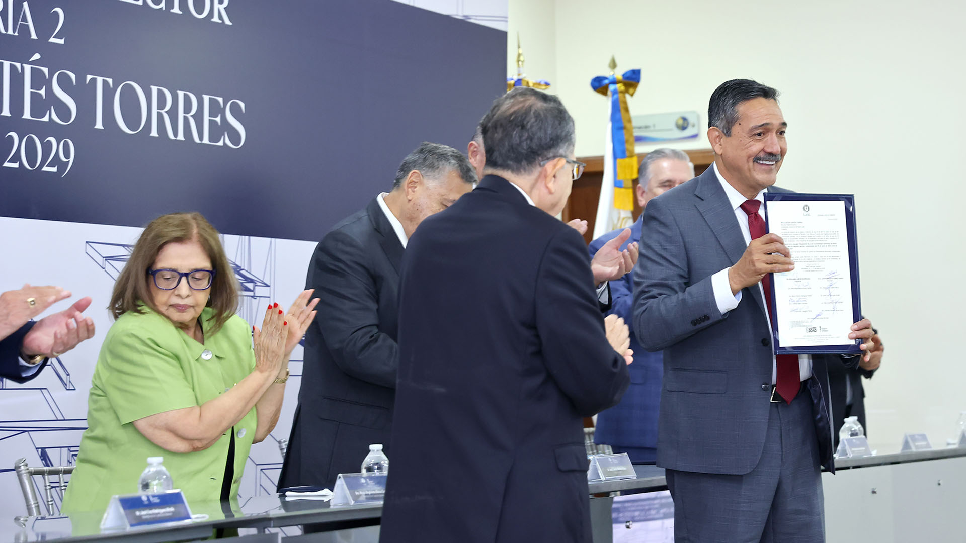 Ratifican a director en Preparatoria 2