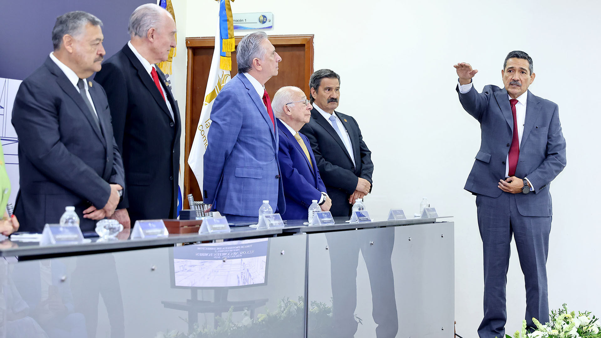 Ratifican a director en Preparatoria 2