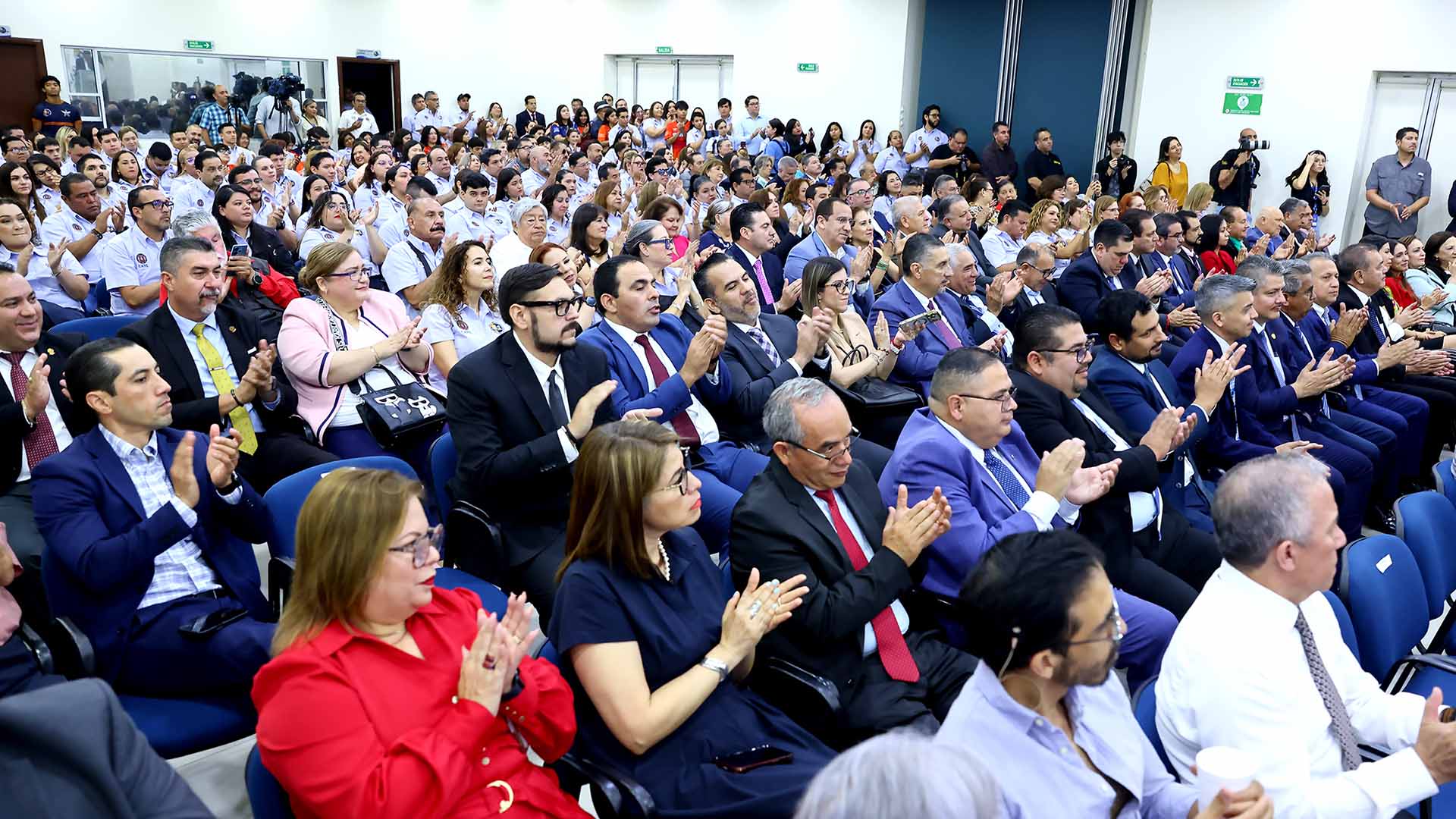 Ratifican a director en Preparatoria 2
