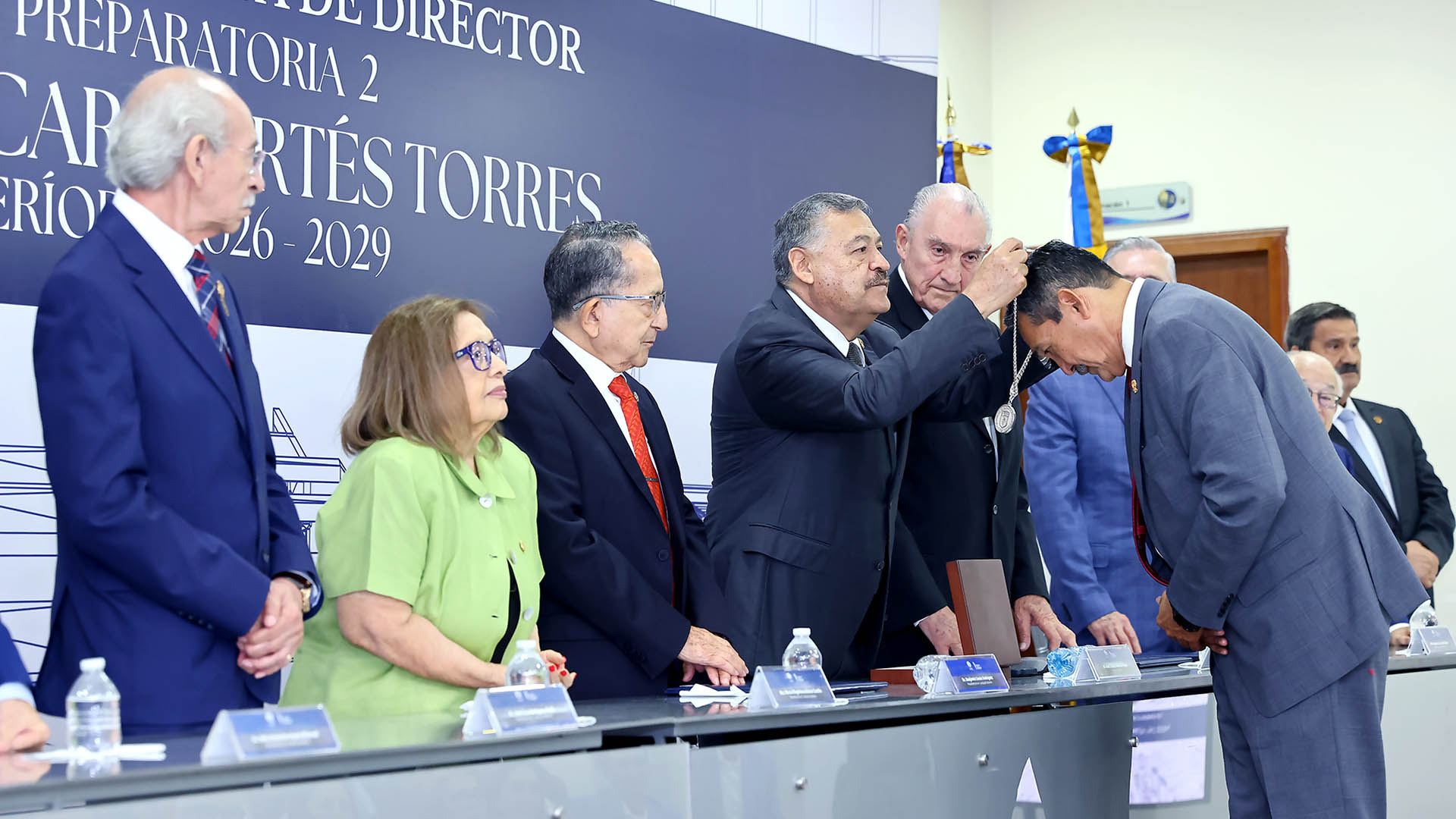 Ratifican a director en Preparatoria 2