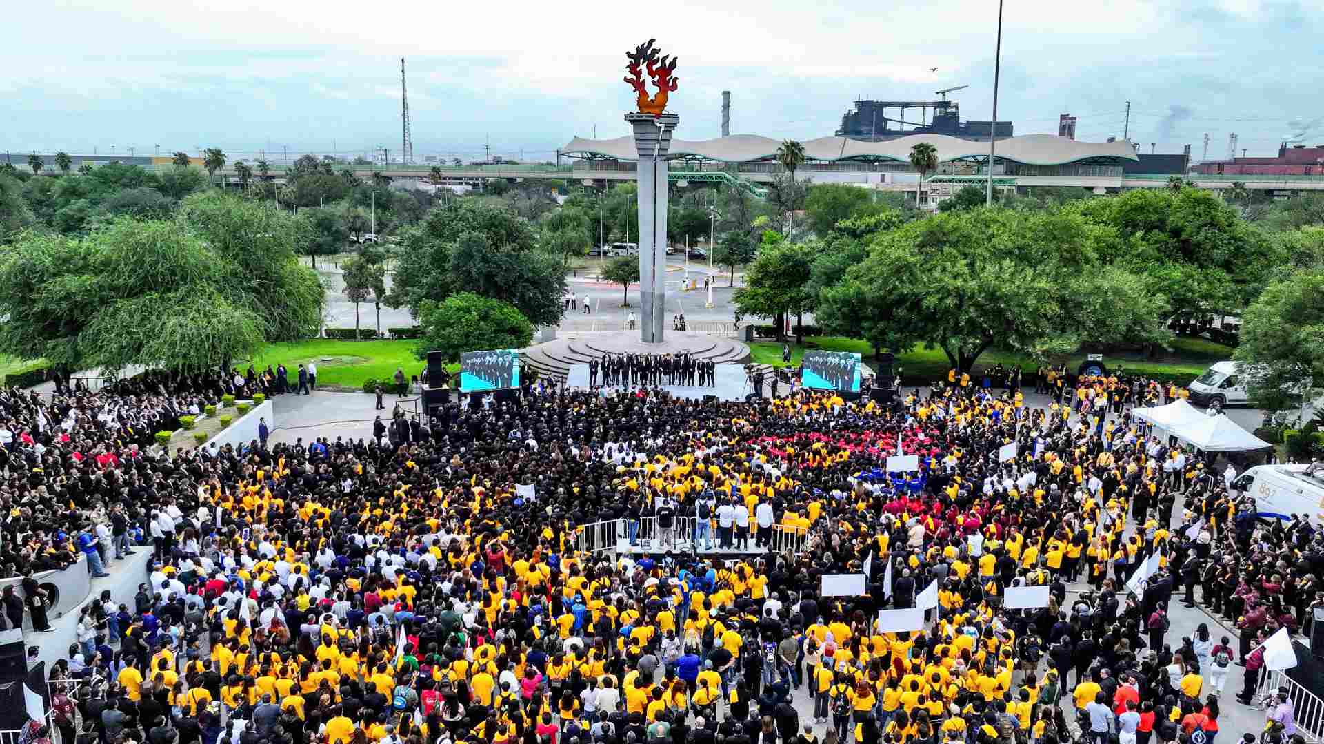 Refrenda Rector de UANL autonomía frente a comunidad universitaria