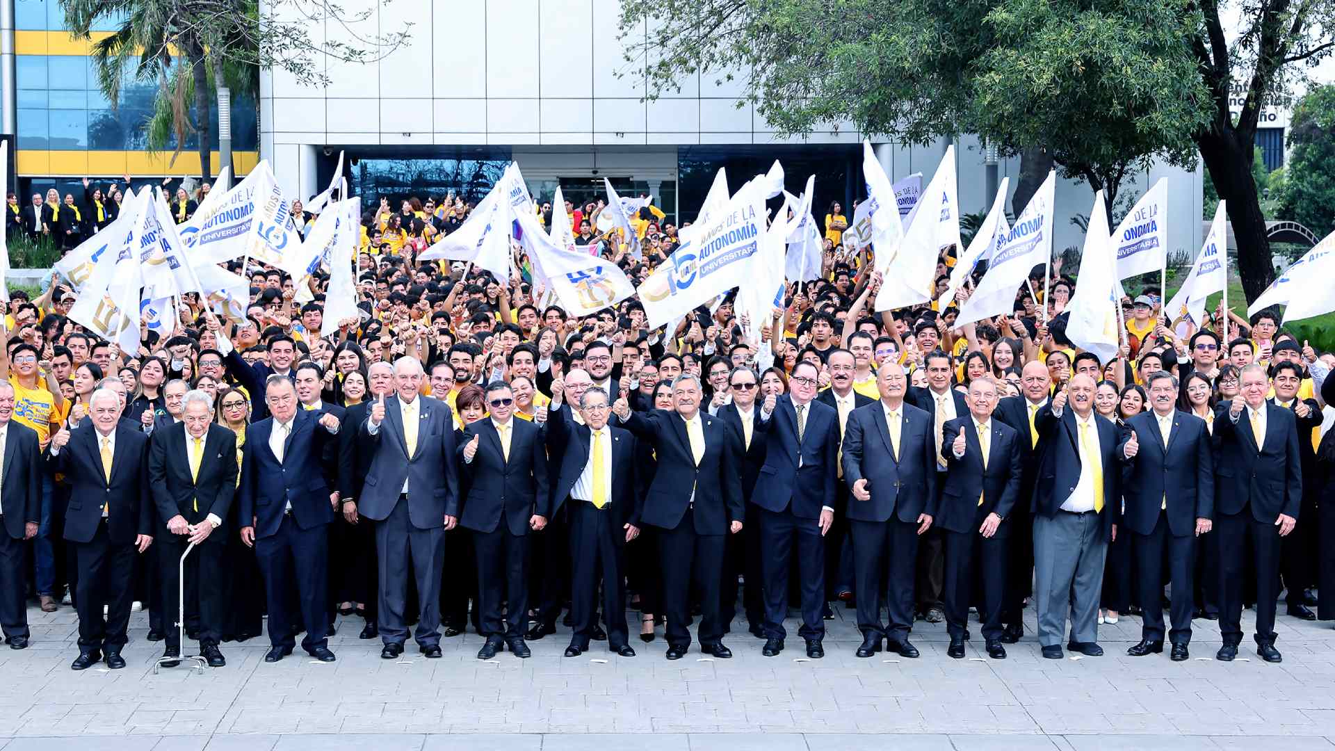 Refrenda Rector de UANL autonomía frente a comunidad universitaria