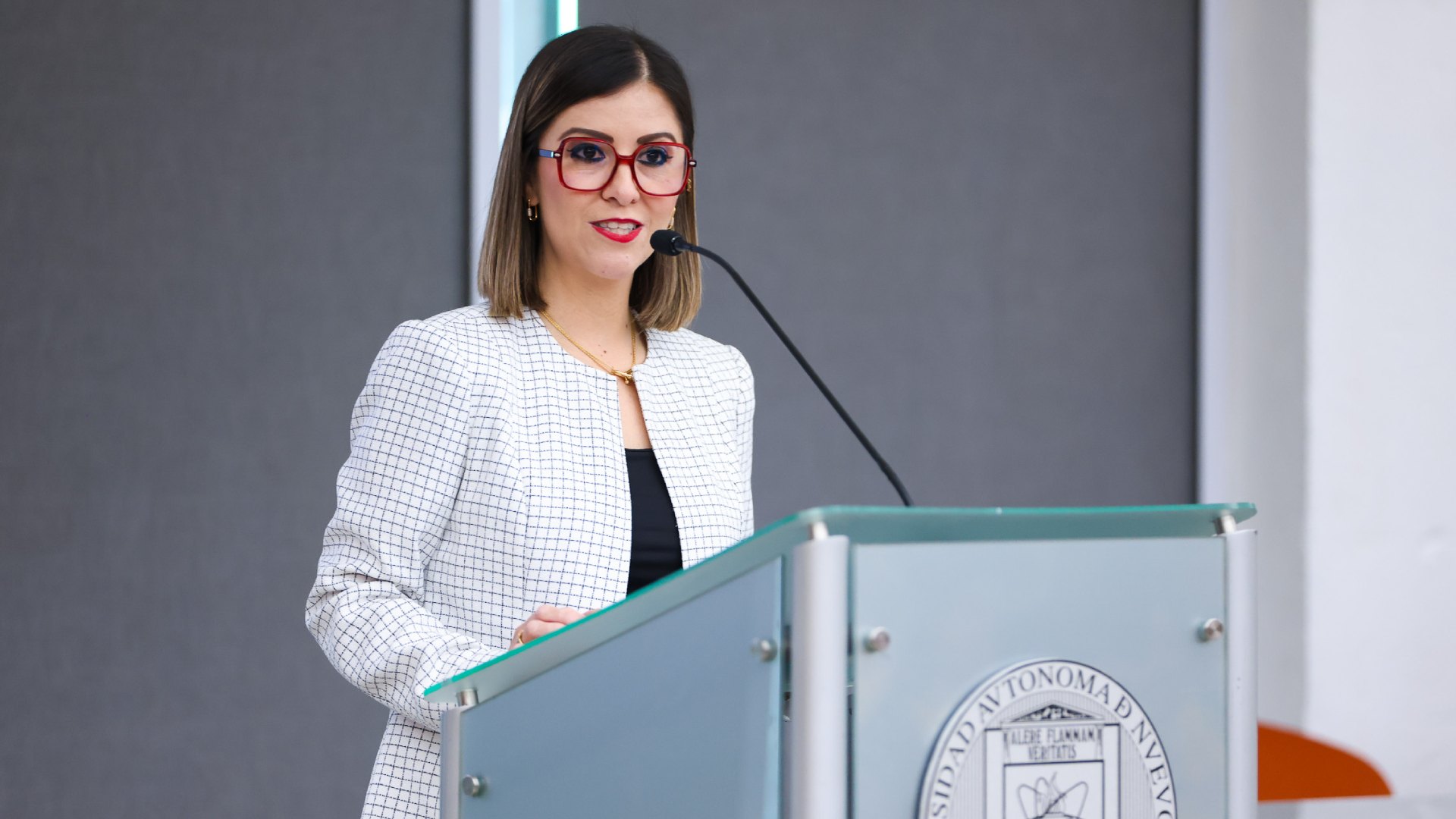 Celebra UANL graduación de Universidad para los Mayores