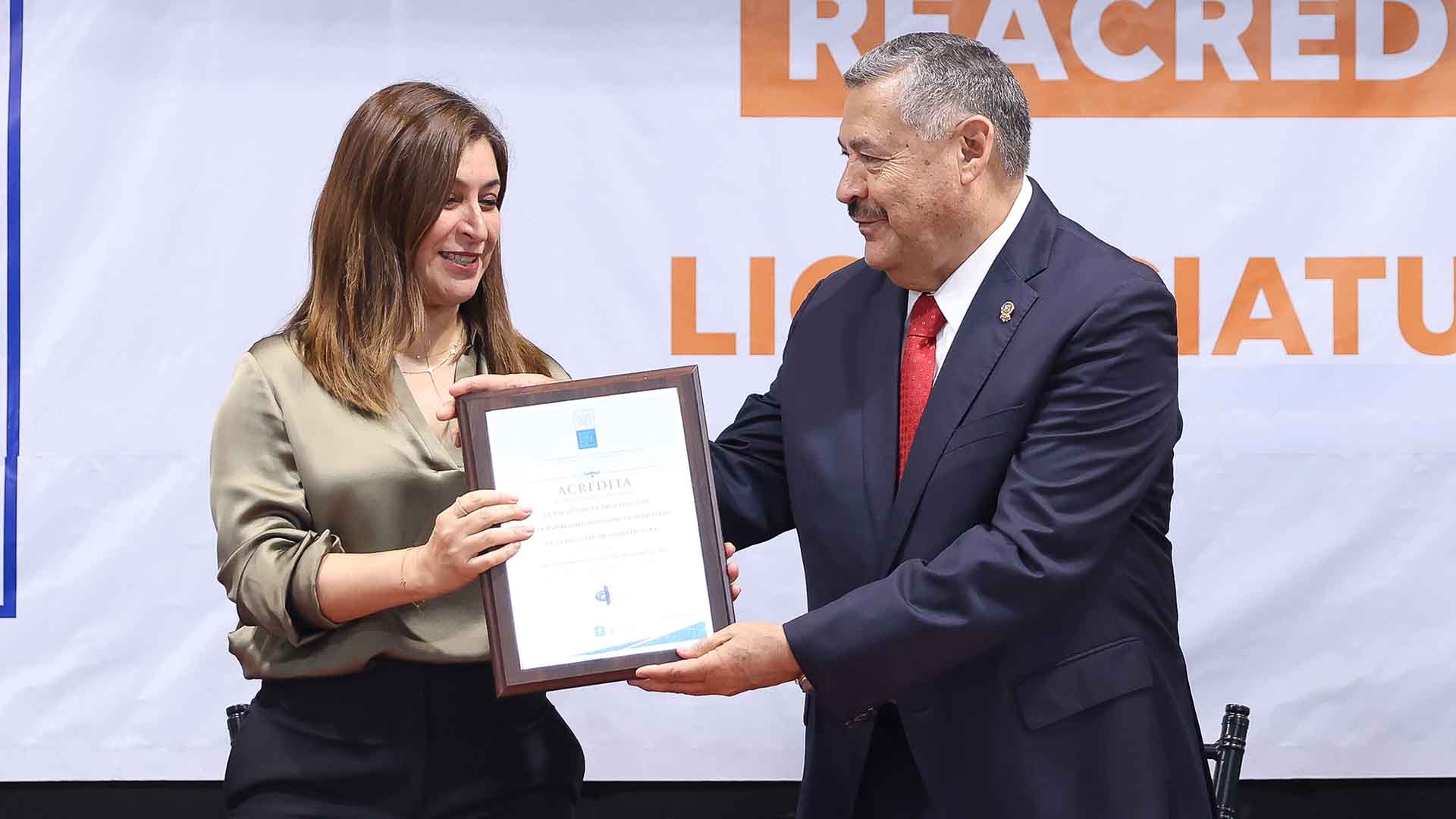 Recibe FARQ acreditación nacional por la calidad de su Licenciatura en Arquitectura