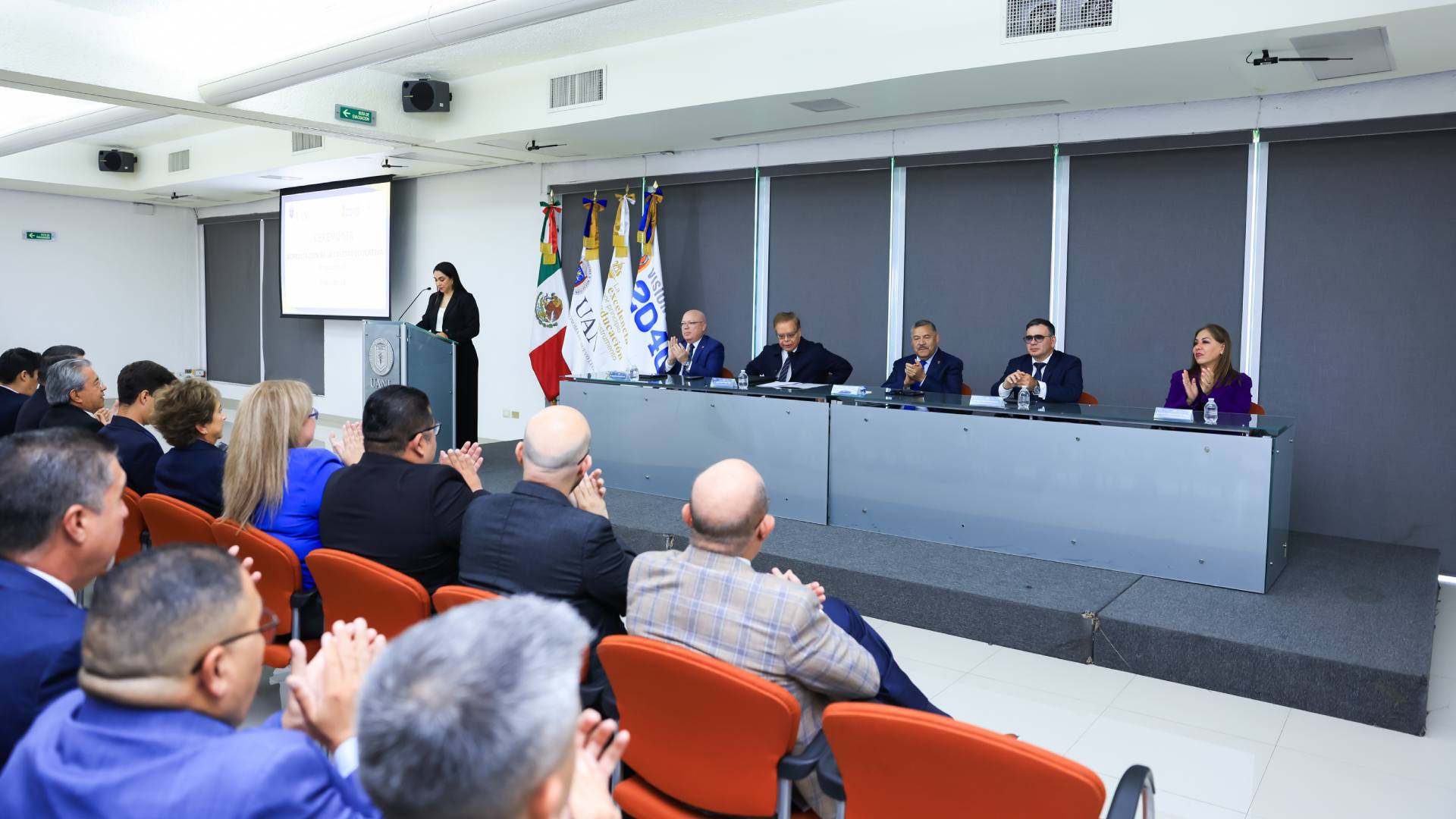 Preparatorias 3 y 8 reciben acreditación nacional por el CIEES