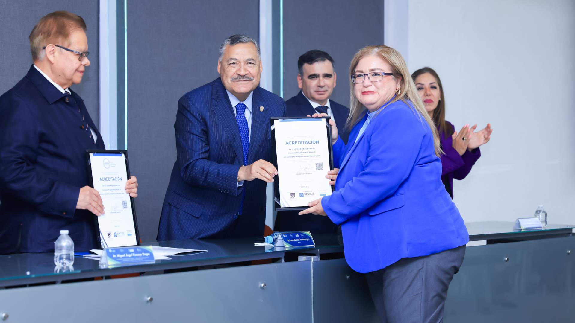 Preparatorias 3 y 8 reciben acreditación nacional por el CIEES