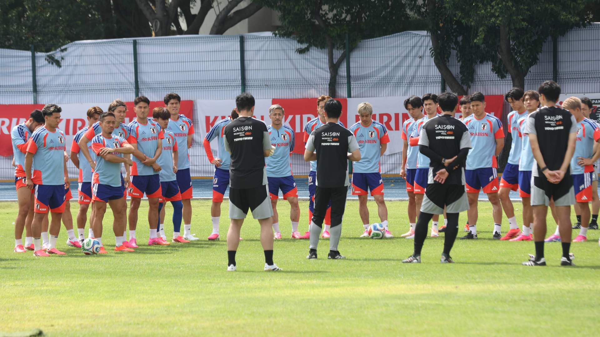 Facultad de Medicina recibe a selección de Japón