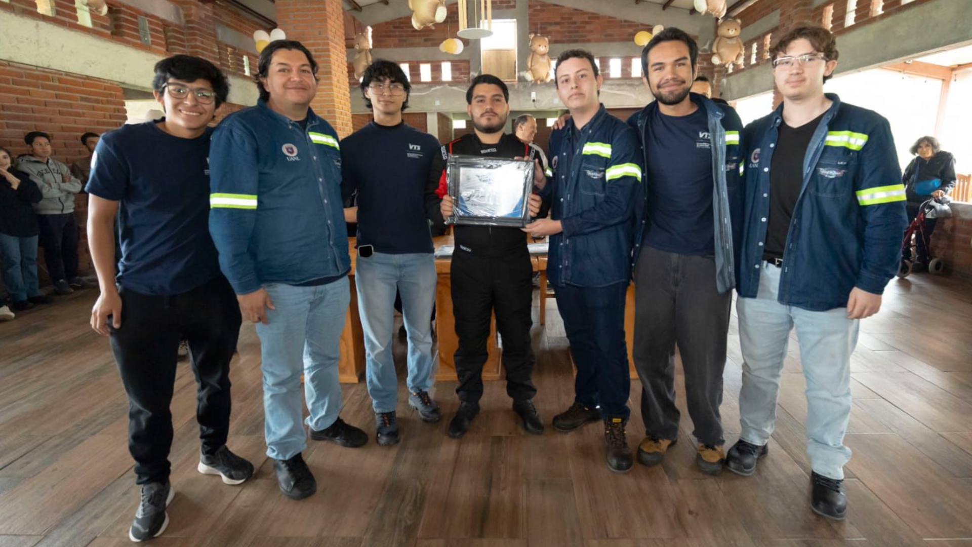 UANL destaca en campeonato nacional de autos eléctricos