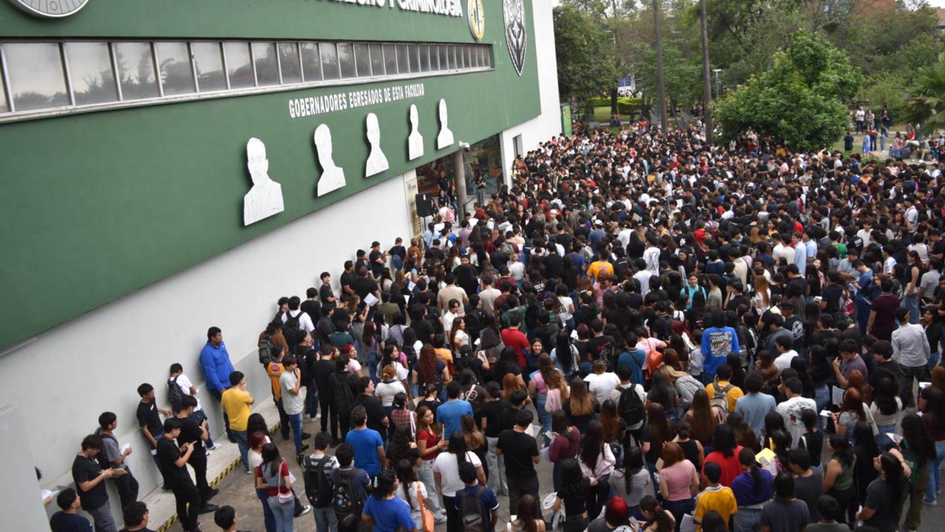 Presentan examen 41 mil aspirantes a facultades