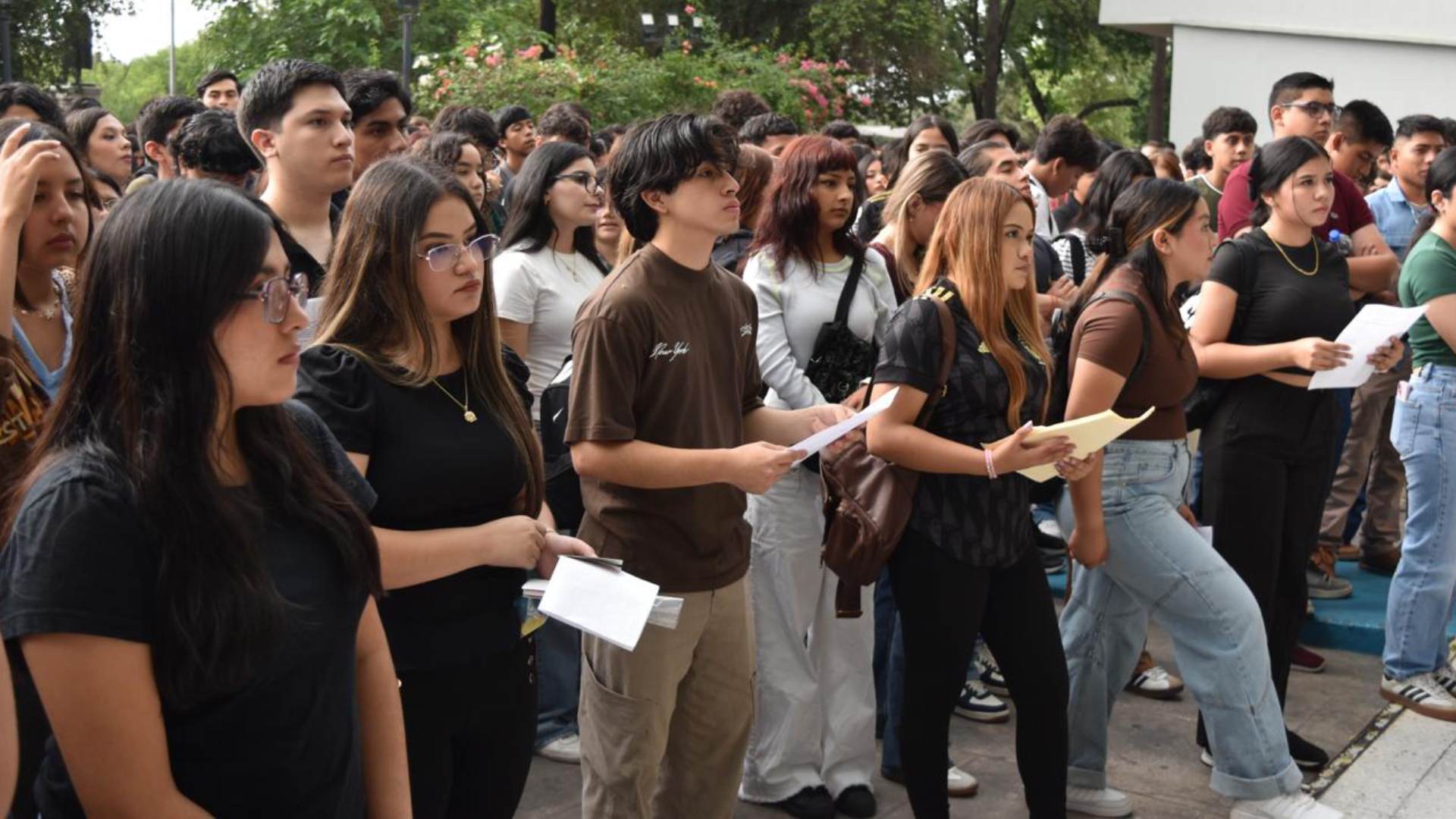 Presentan examen 41 mil aspirantes a facultades