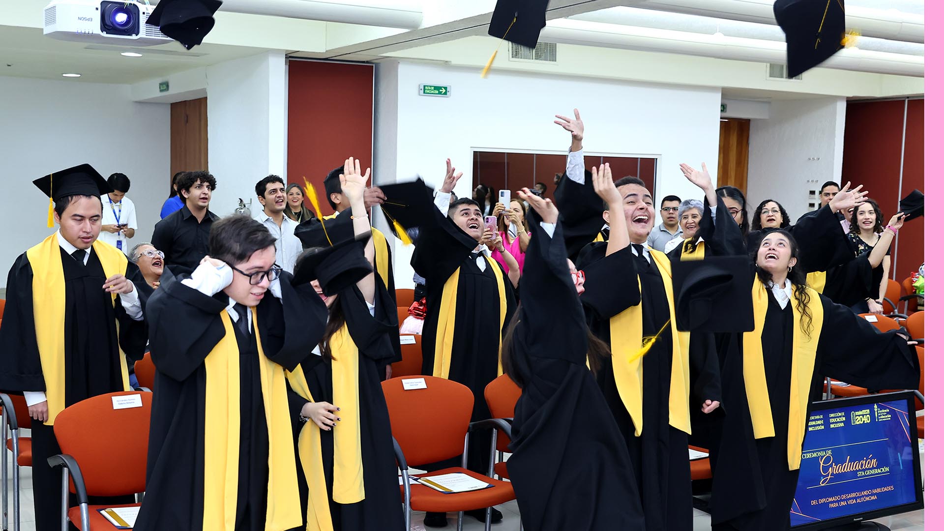 Se gradúan 14 jóvenes del diplomado para una vida autónoma