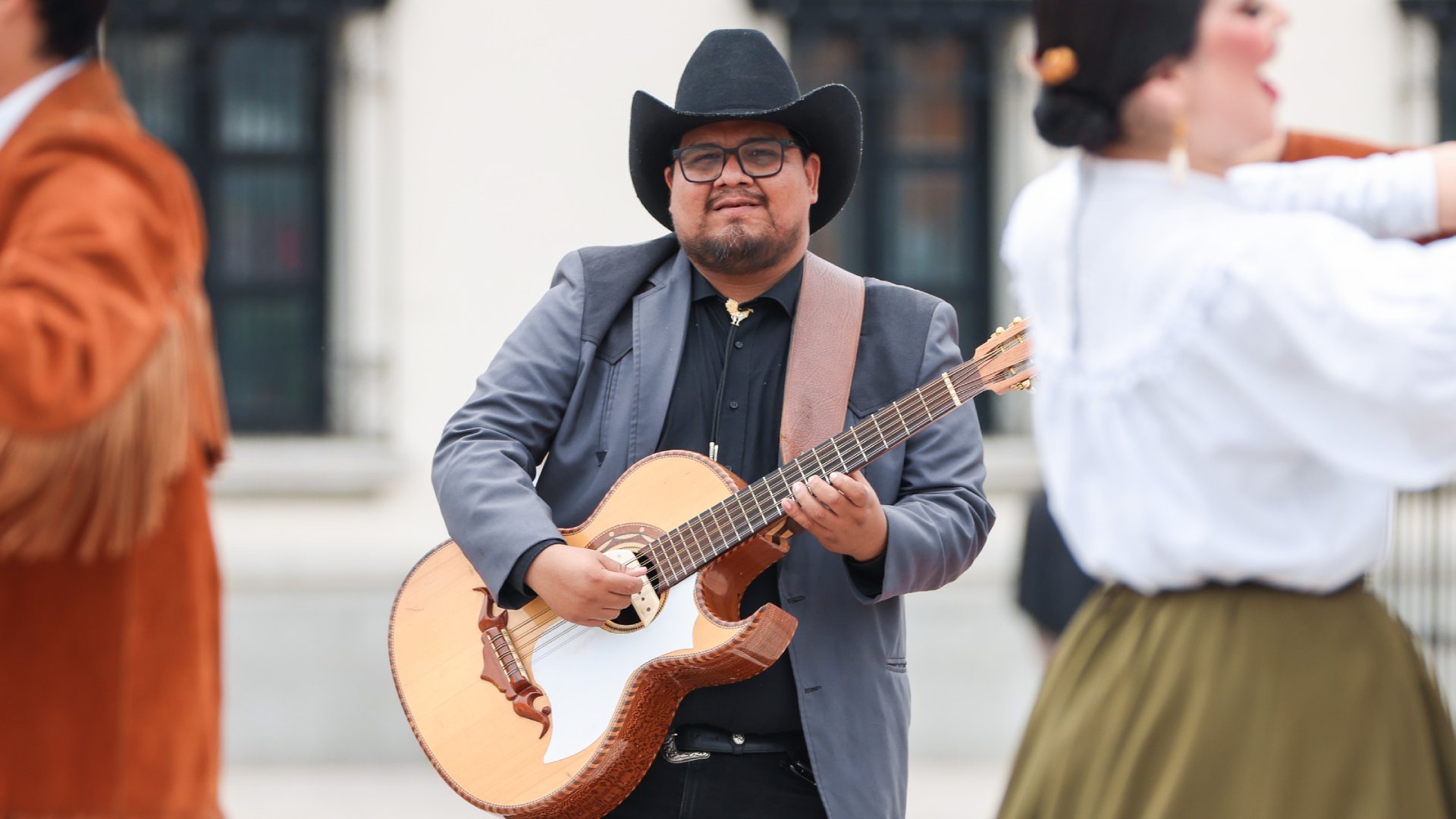 Lleva UANL folklore mexicano a Portugal