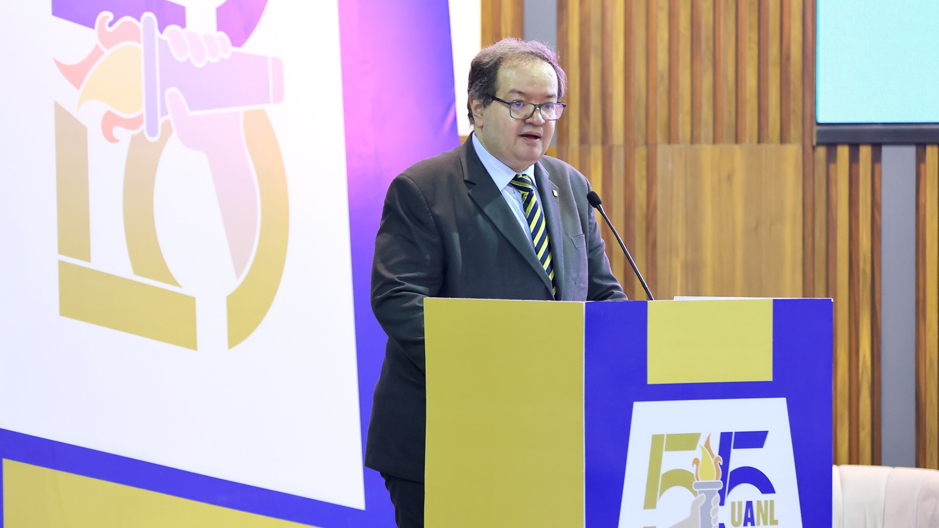 Garantiza autonomía una universidad libre, plural y crítica.- Santos Guzmán