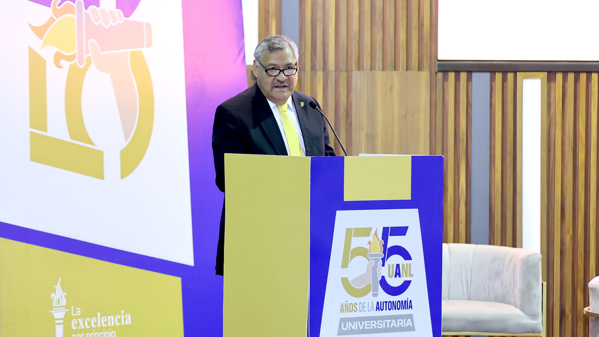 Garantiza autonomía una universidad libre, plural y crítica.- Santos Guzmán