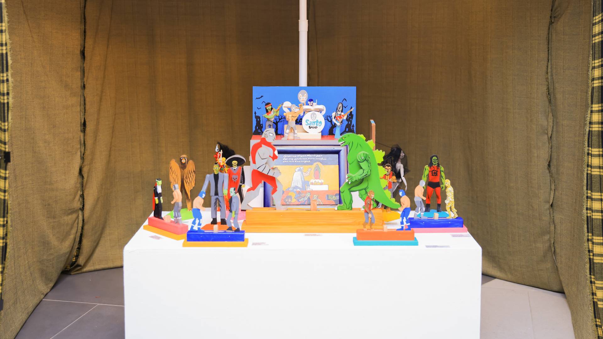 Inauguran exposición colectiva sobre la figura del monstruo