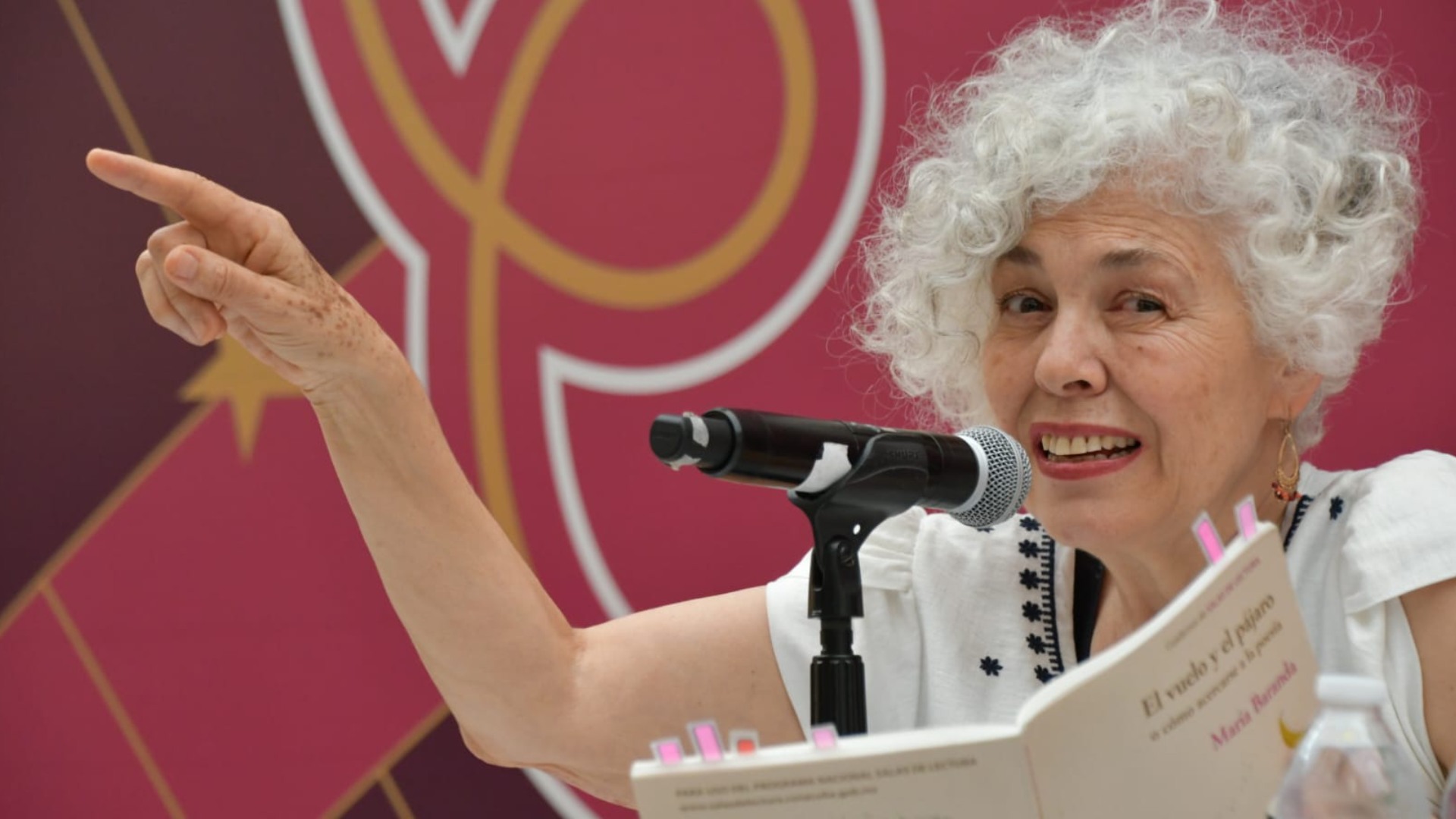 María Baranda explora el espacio poético en la Escuela de Verano UANL 2026