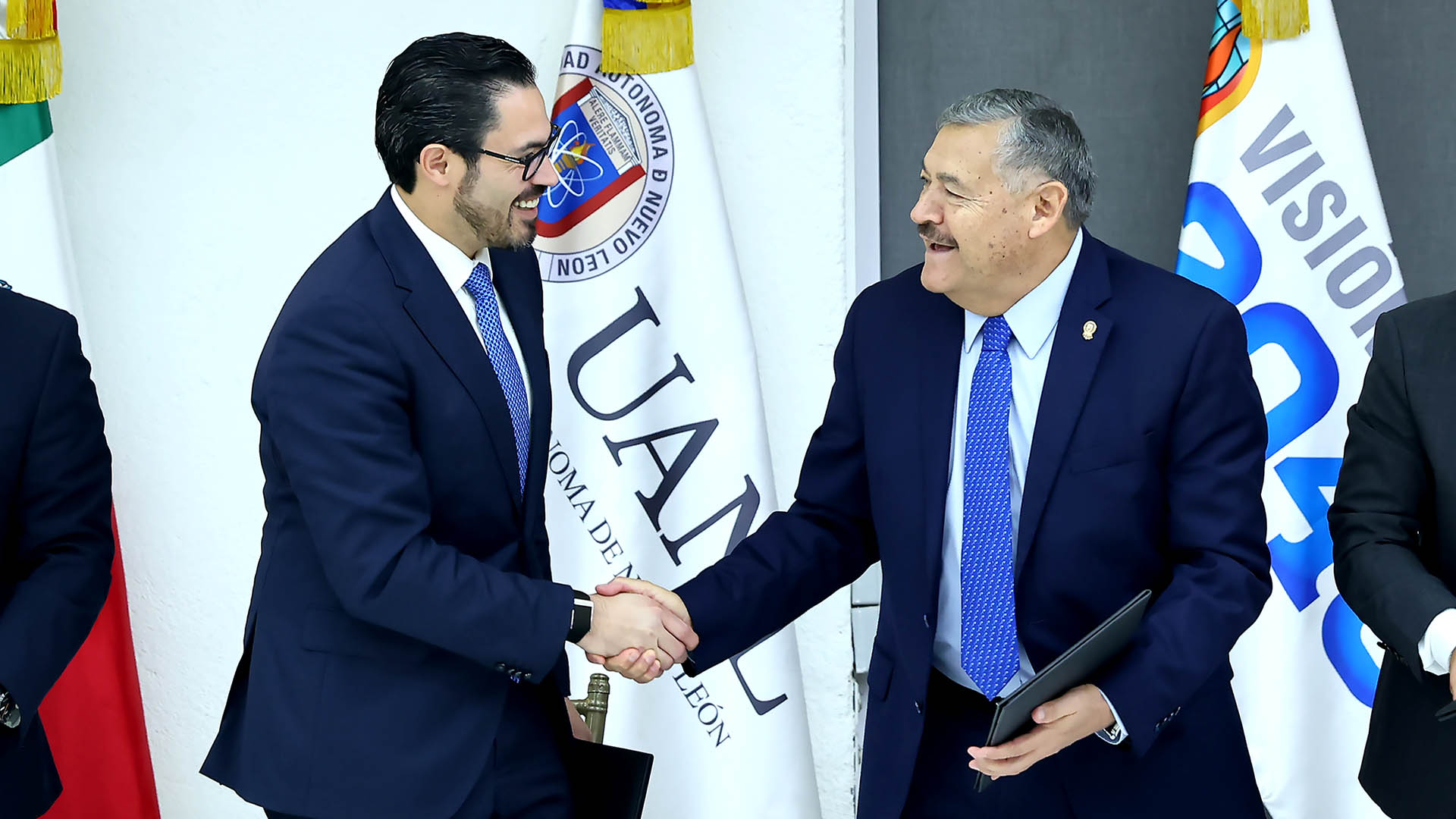 Firman convenio UANL y municipio de Santiago